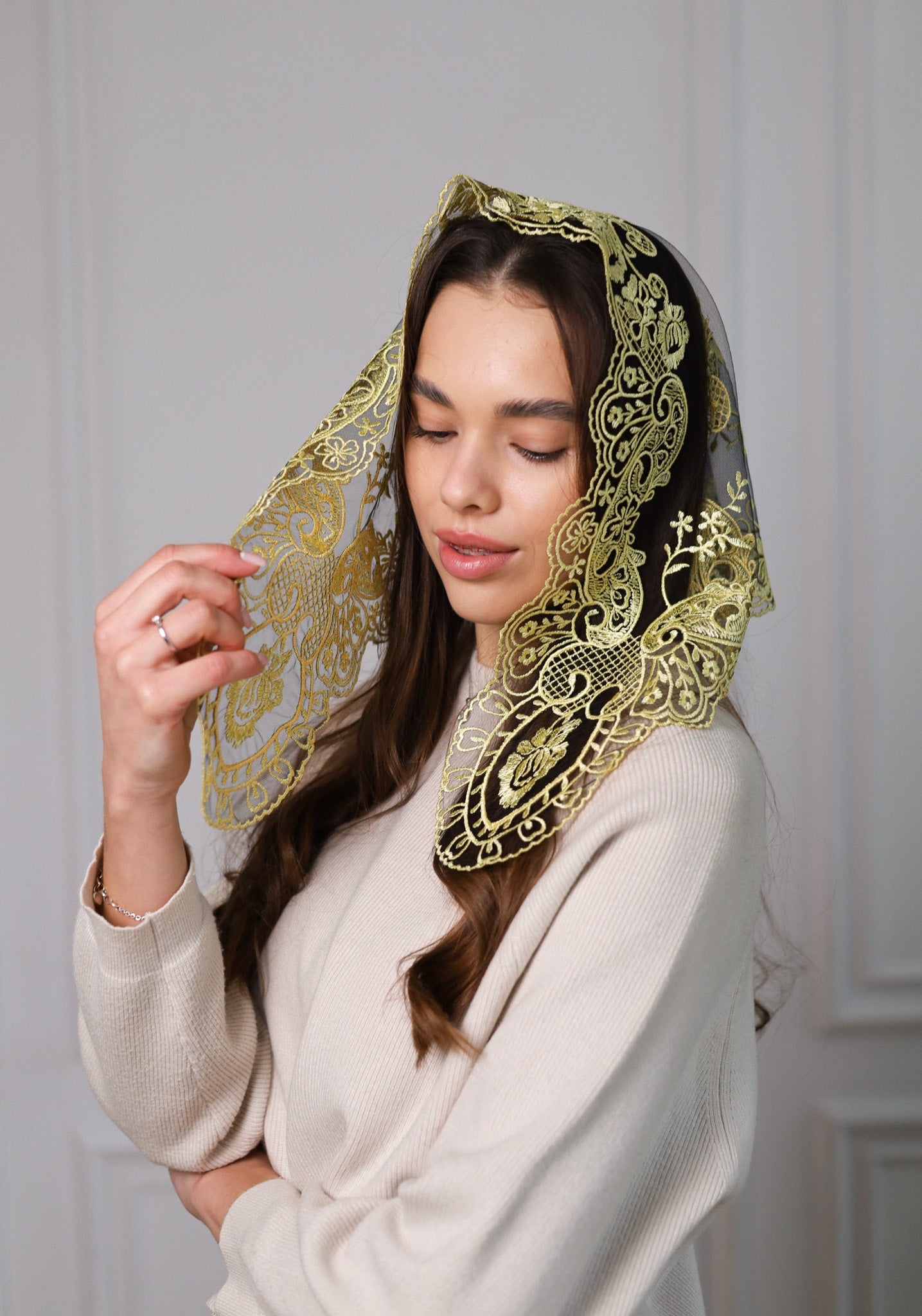 YELLOW TRIANGLE VEIL