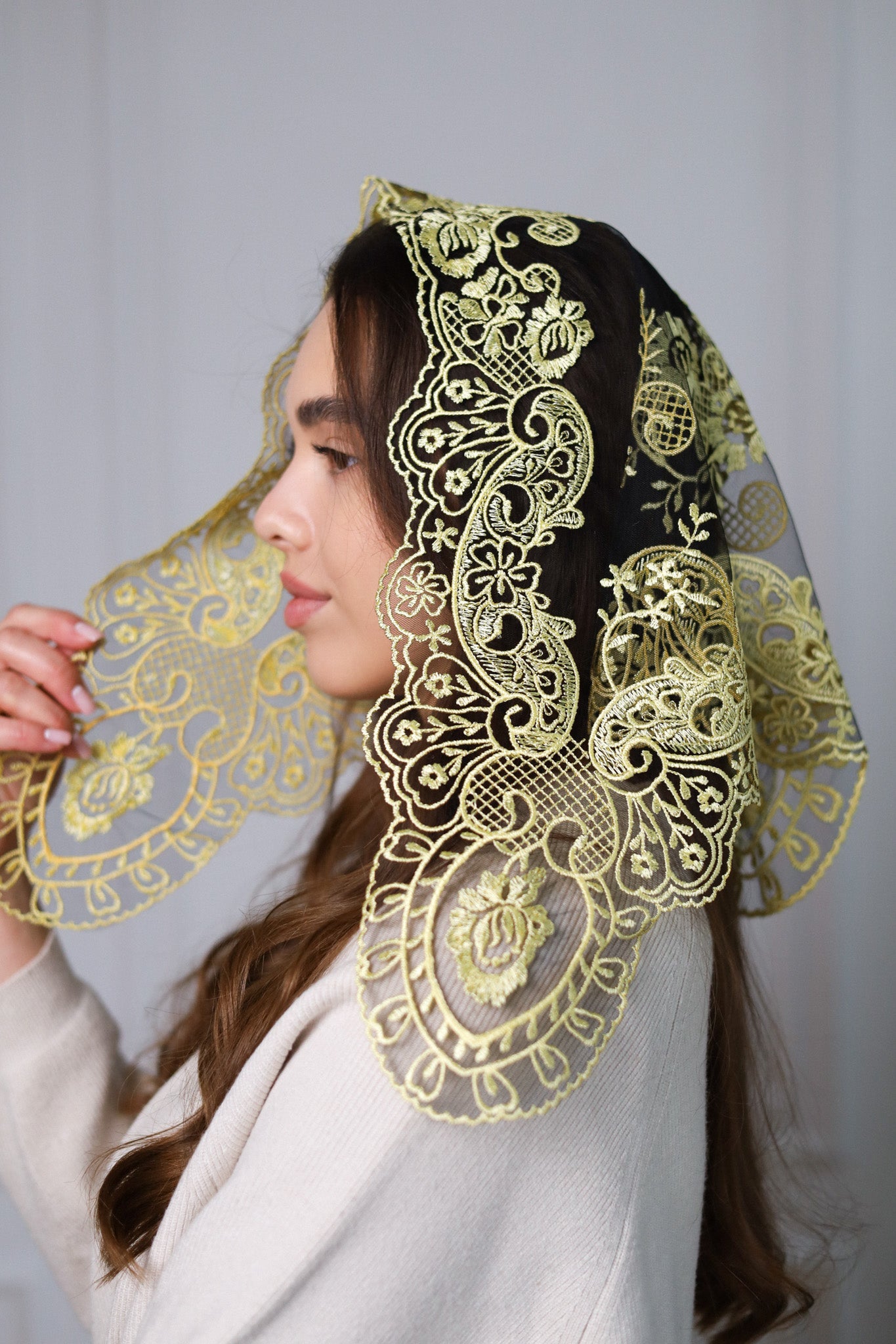 YELLOW TRIANGLE VEIL