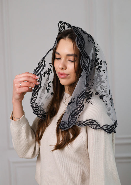 SHORT BLACK LACE VEIL