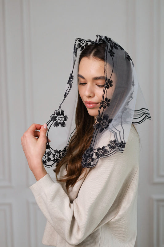 FLORAL DESIGN BLACK VEIL