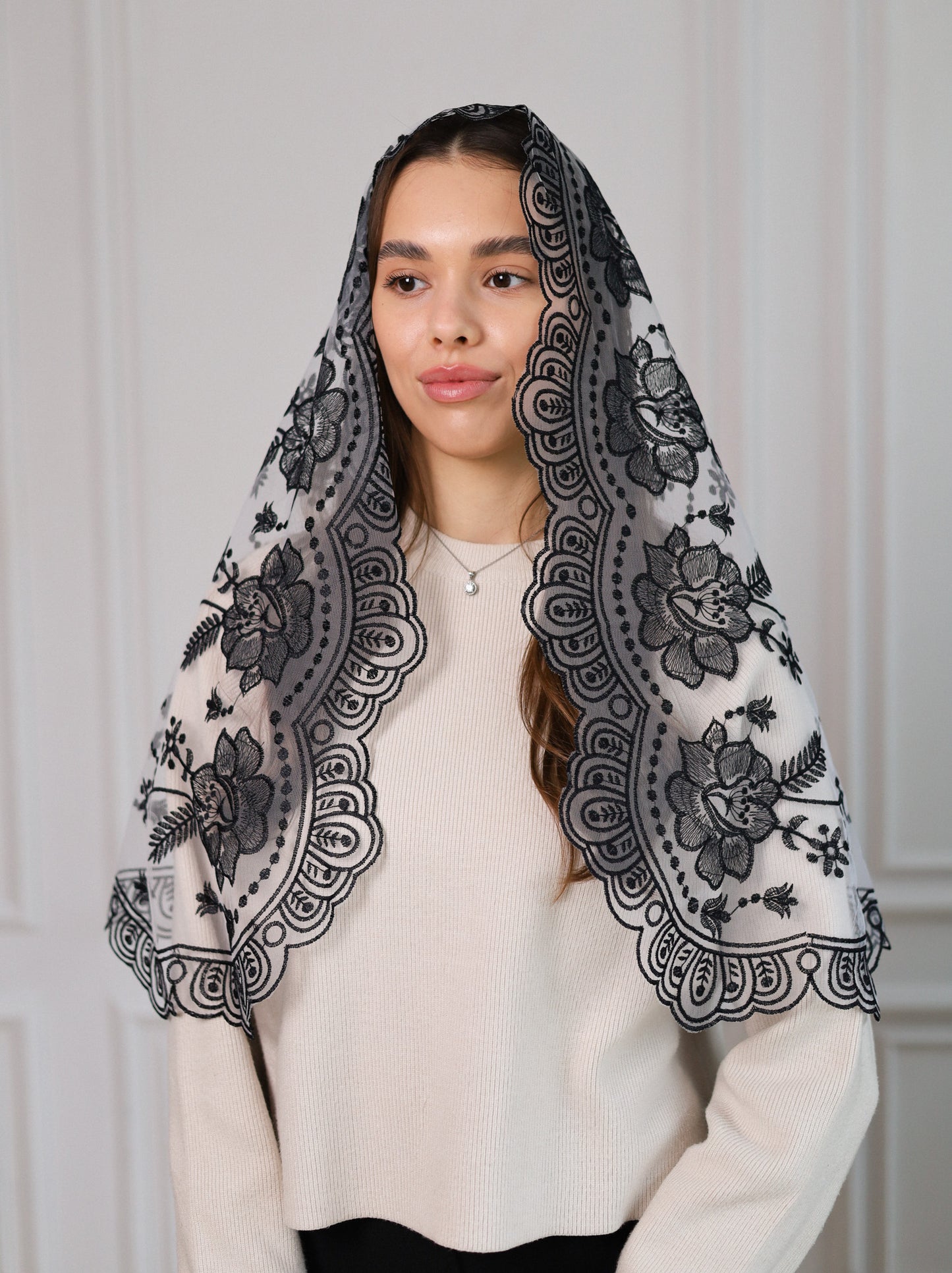 NEW BLACK & WHITE MANTILLA