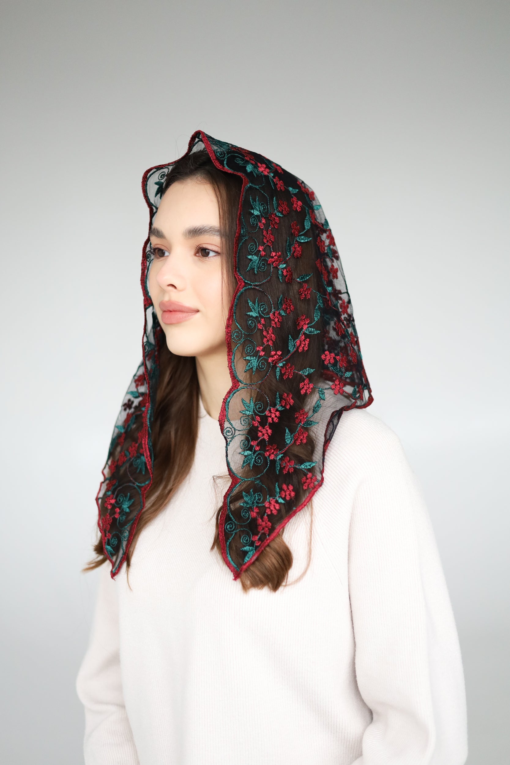 TRIANGLE FLORAL VEIL - MariaVeils