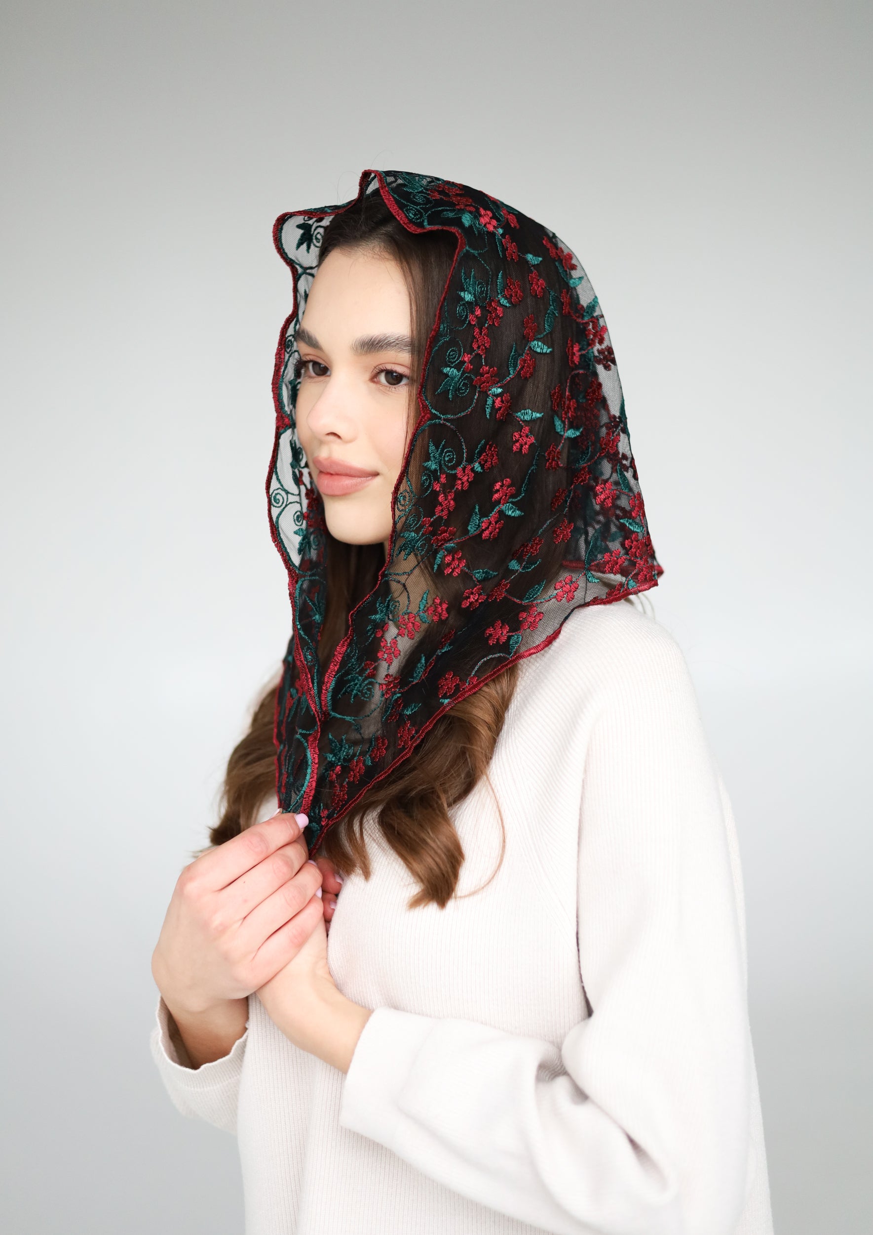 TRIANGLE FLORAL VEIL - MariaVeils
