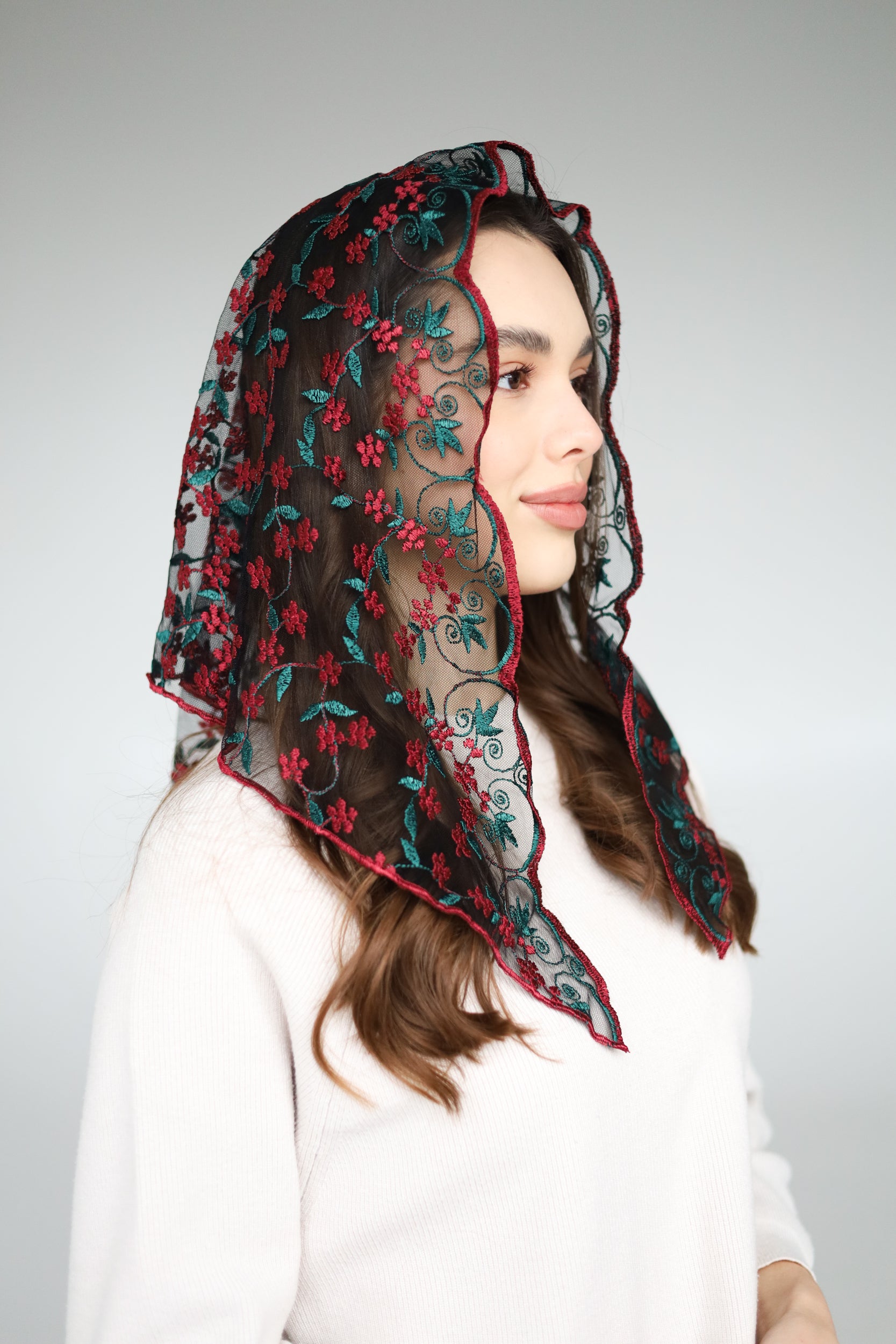 TRIANGLE FLORAL VEIL - MariaVeils