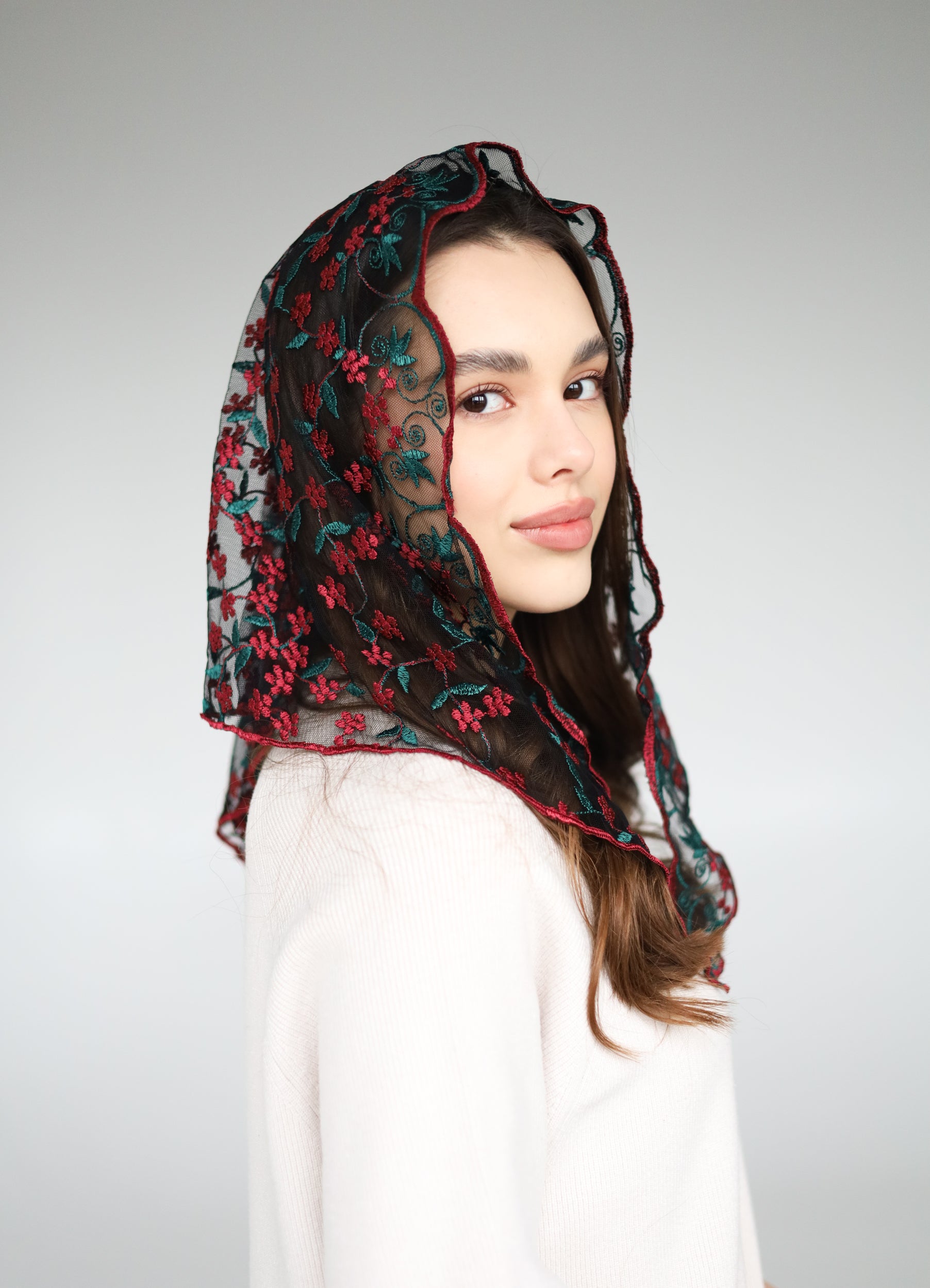 TRIANGLE FLORAL VEIL - MariaVeils