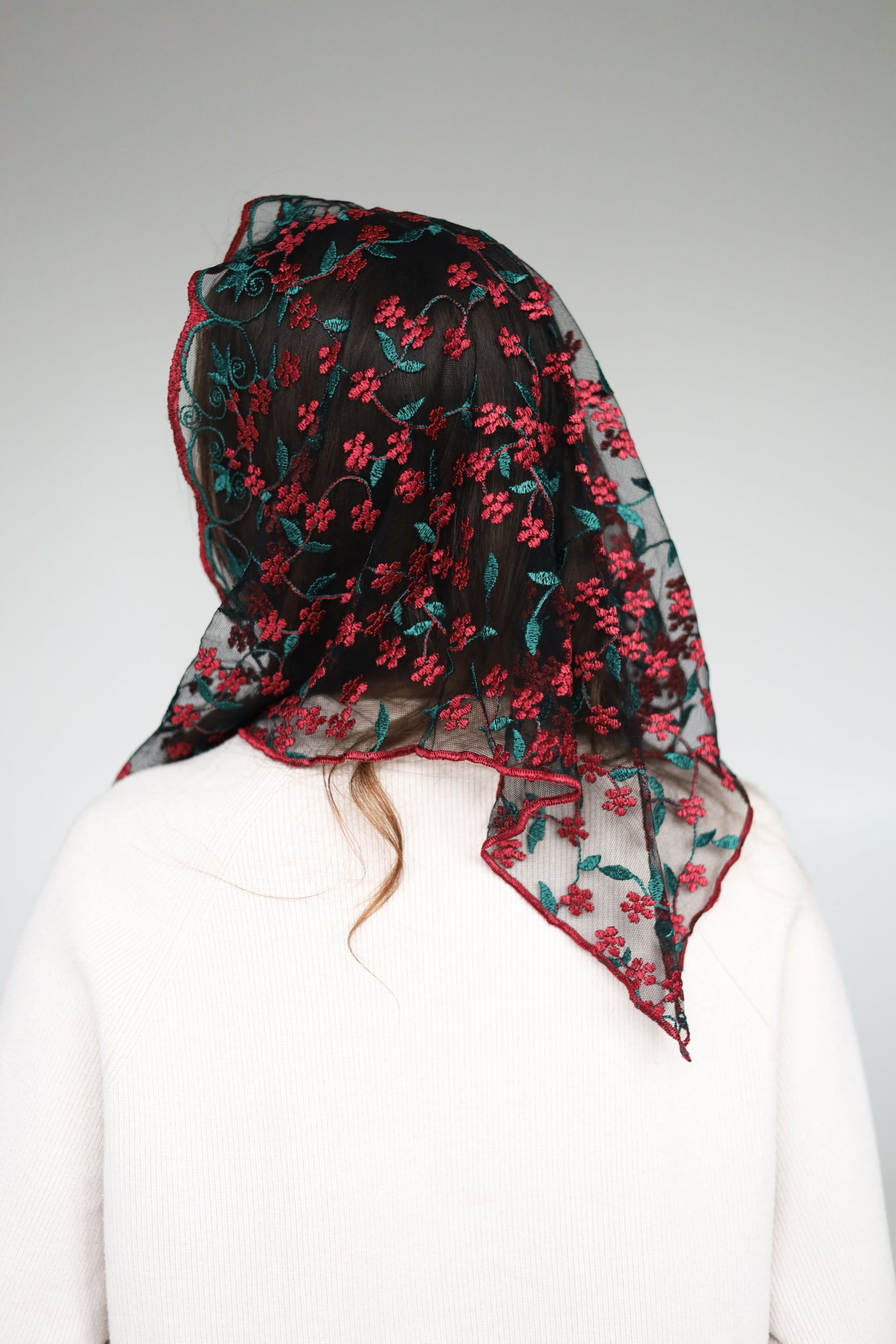TRIANGLE FLORAL VEIL - MariaVeils