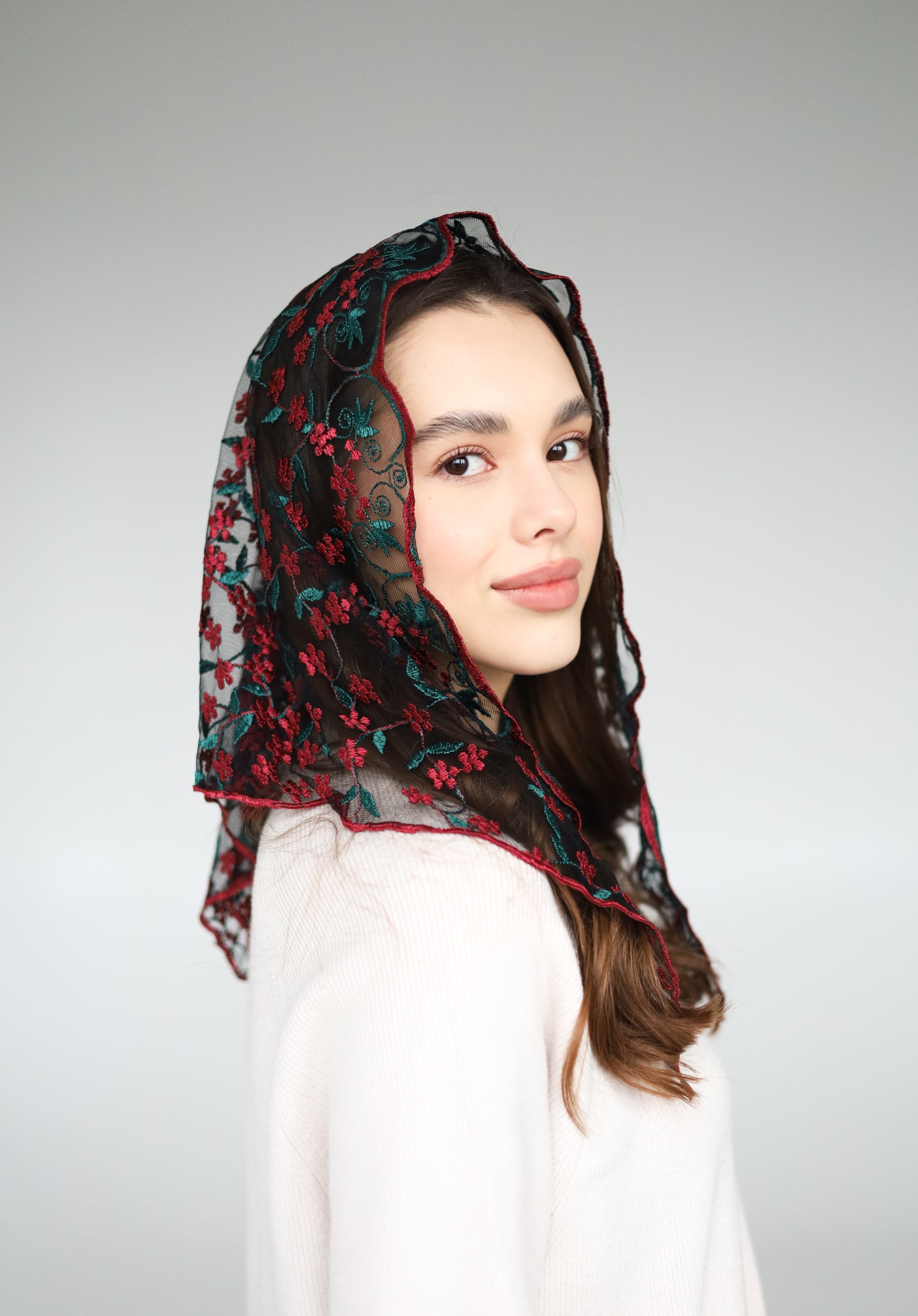 TRIANGLE FLORAL VEIL - MariaVeils