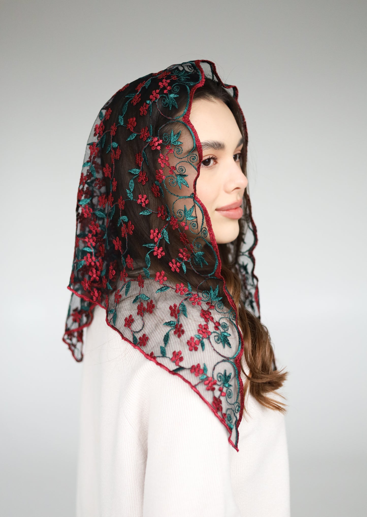 TRIANGLE FLORAL VEIL - MariaVeils