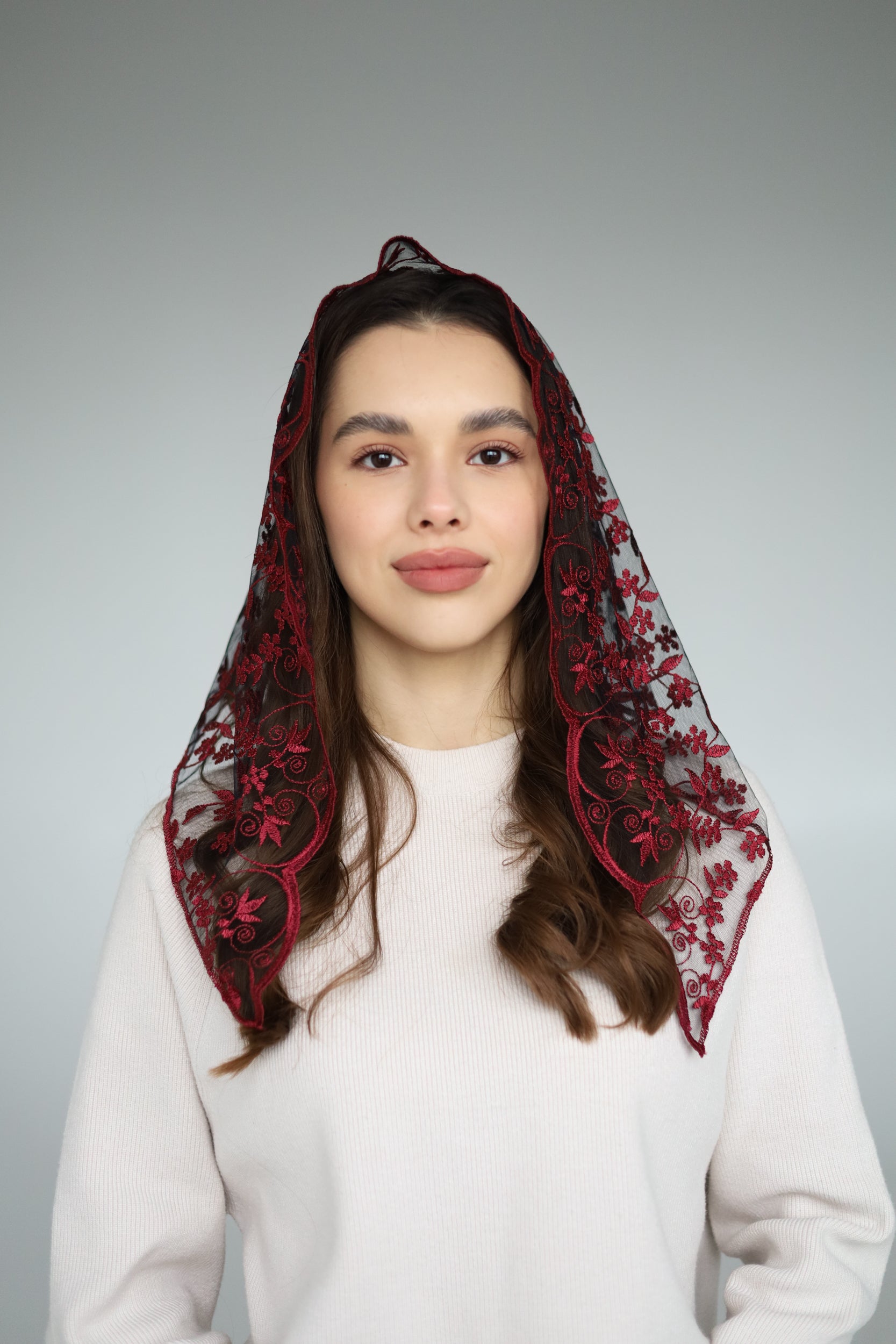 TRIANGLE BURGUNDY VEIL - MariaVeils