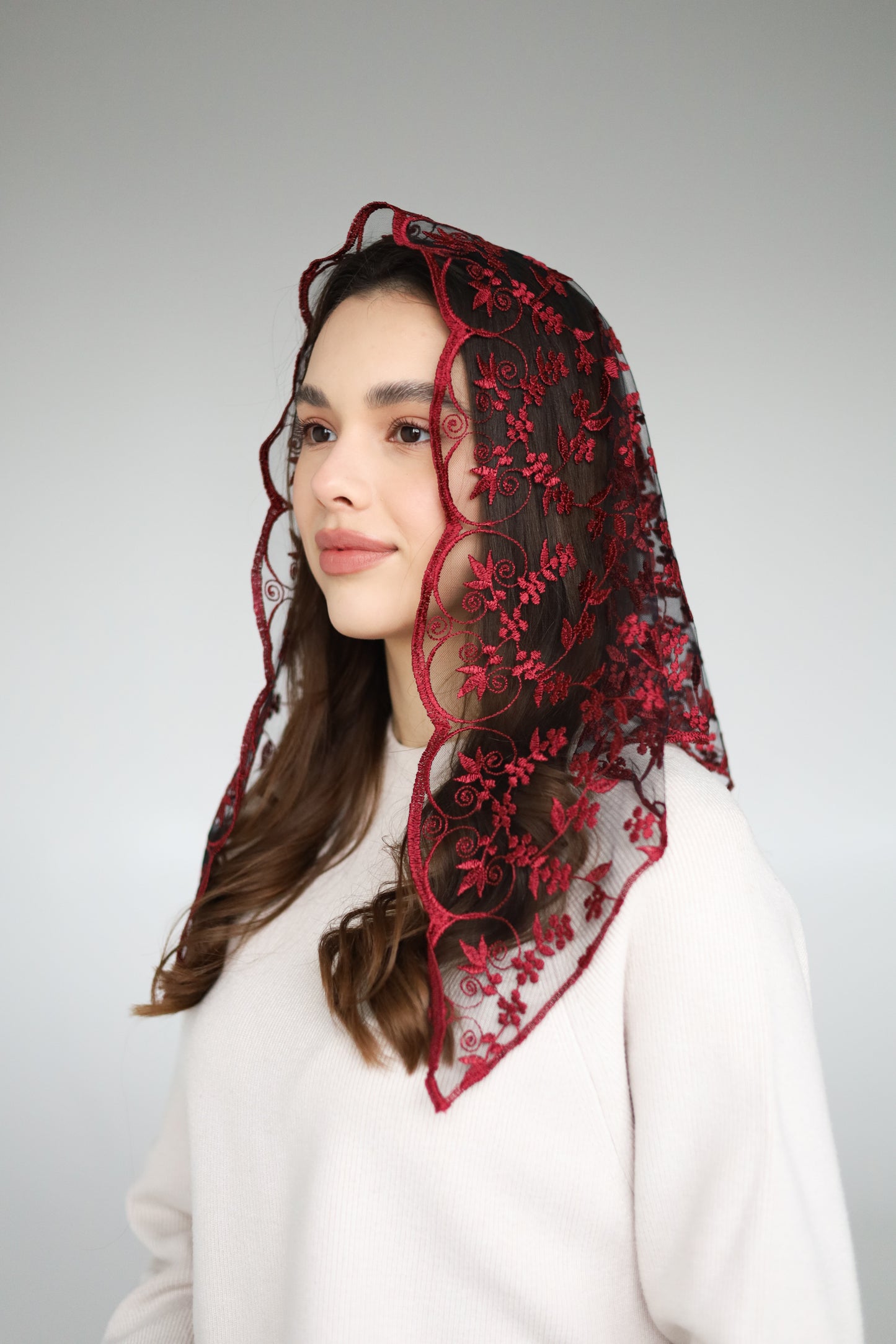TRIANGLE BURGUNDY VEIL - MariaVeils