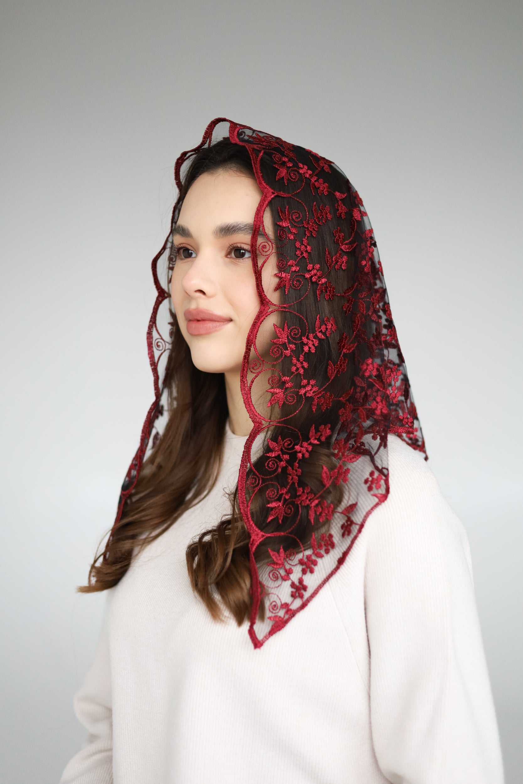 TRIANGLE BURGUNDY VEIL - MariaVeils