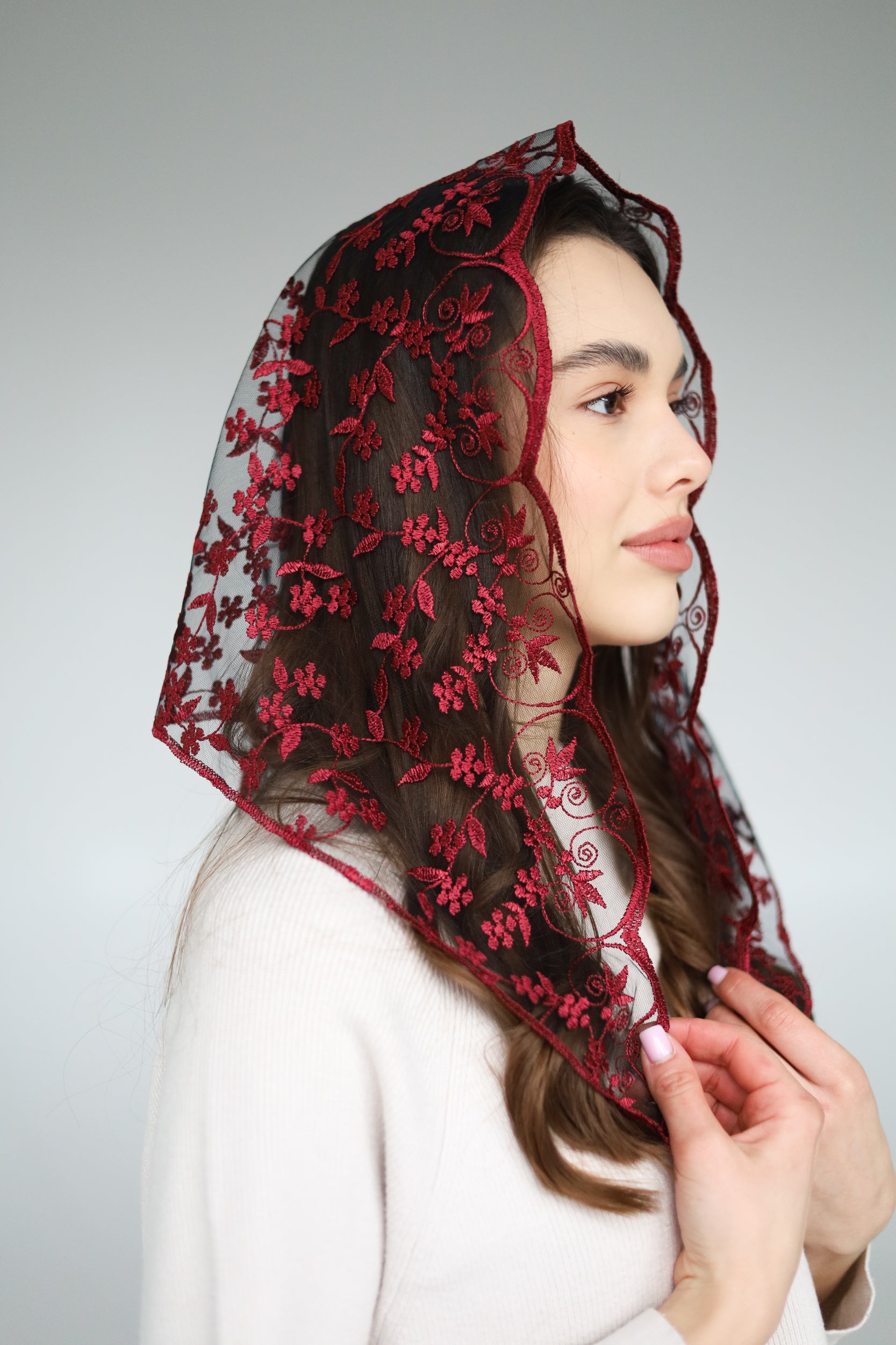 TRIANGLE BURGUNDY VEIL - MariaVeils