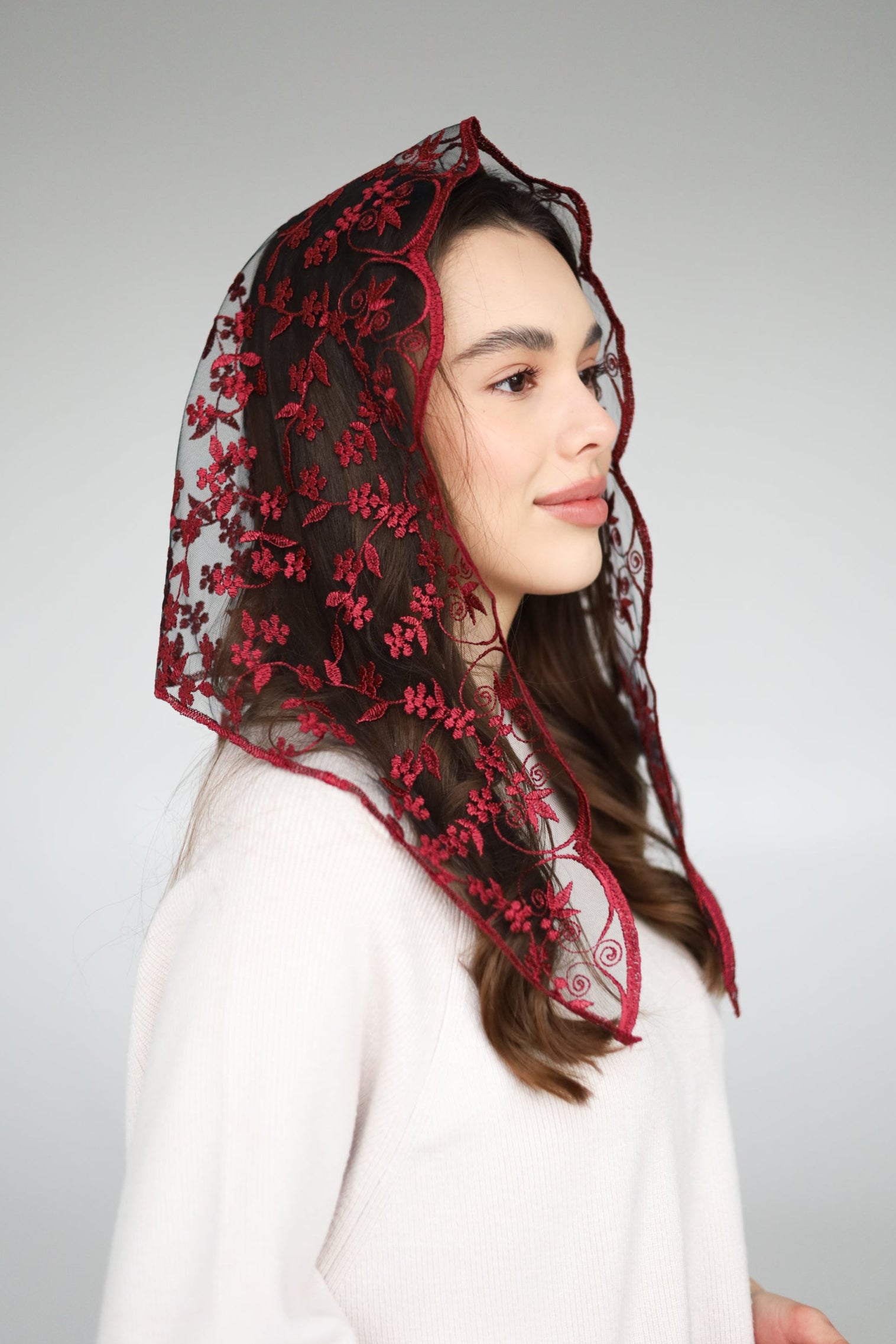 TRIANGLE BURGUNDY VEIL - MariaVeils