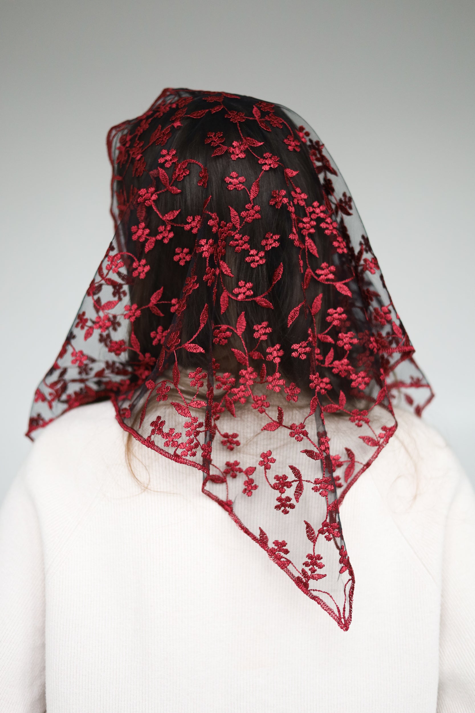 TRIANGLE BURGUNDY VEIL - MariaVeils