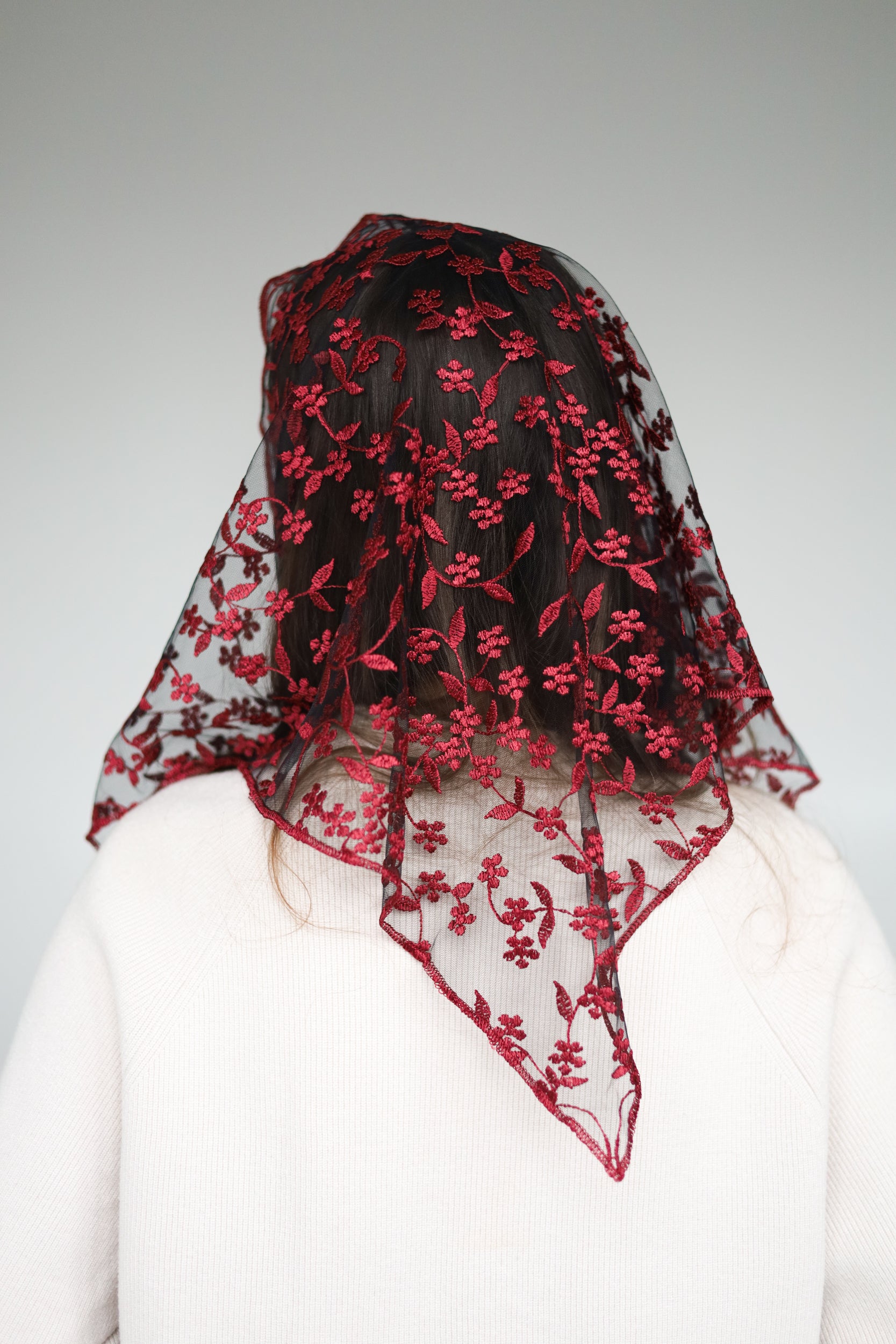TRIANGLE BURGUNDY VEIL - MariaVeils