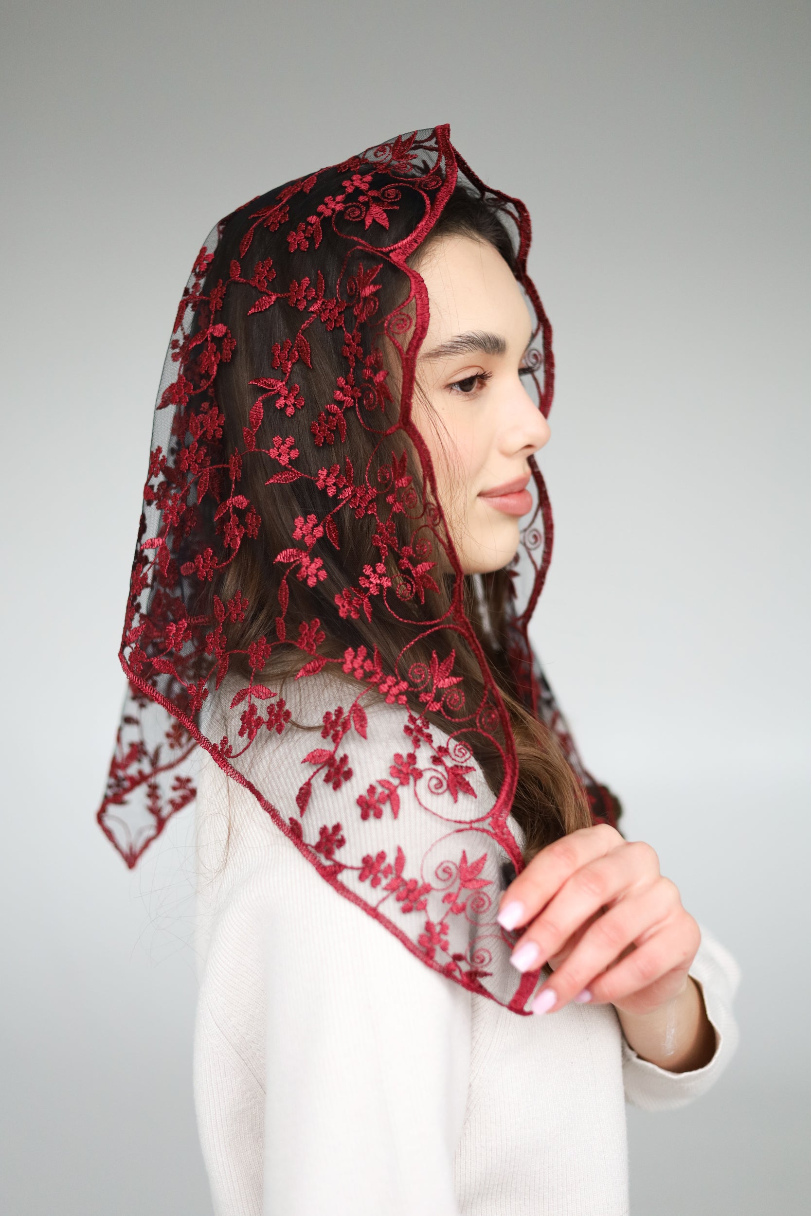 TRIANGLE BURGUNDY VEIL - MariaVeils