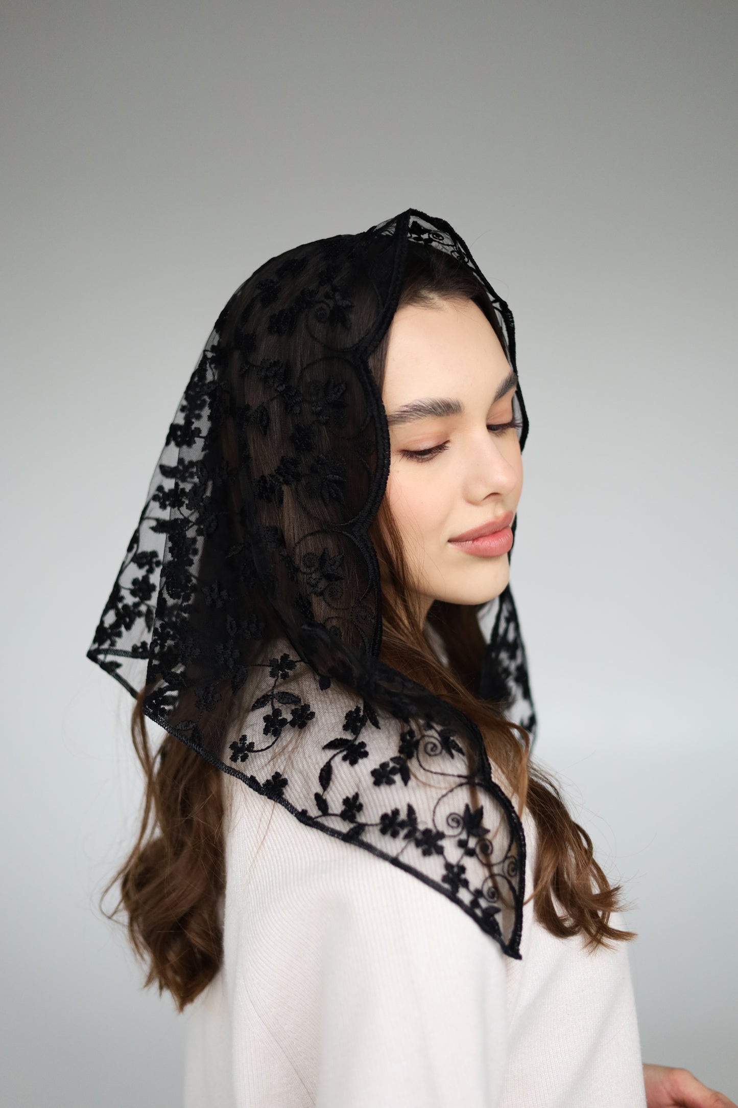 BLACK TRIANGLE VEIL