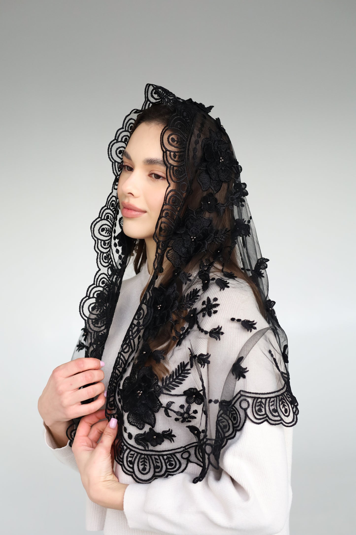3D FLORAL BLACK MANTILLA