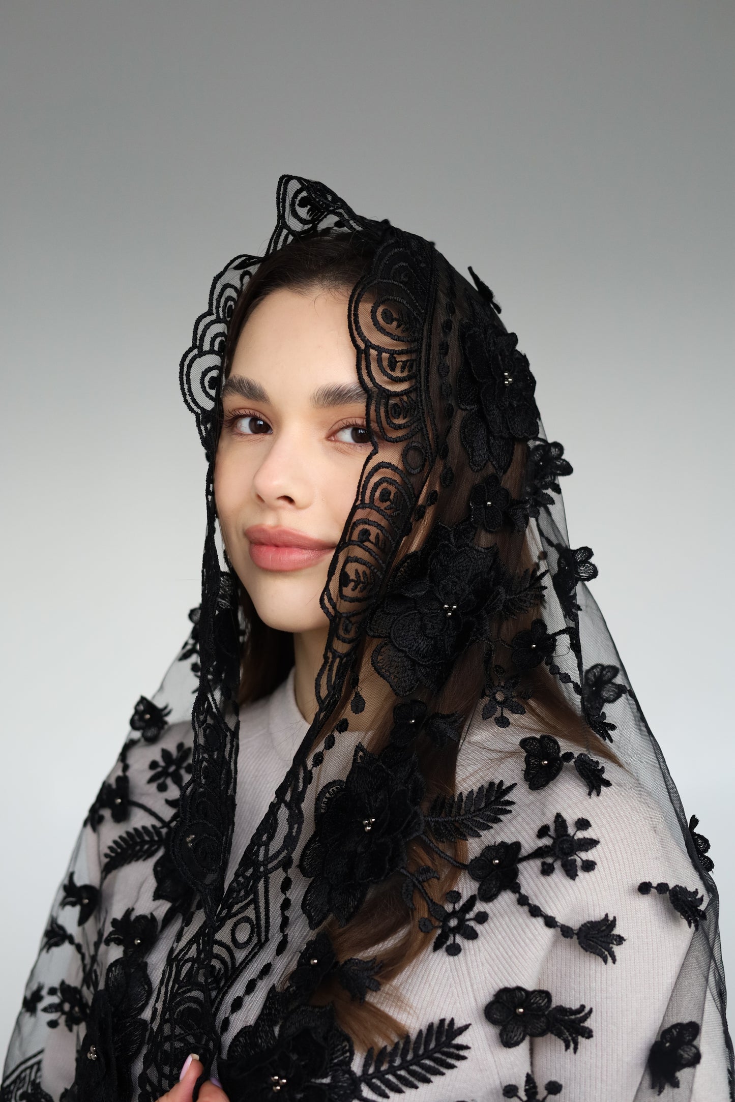 3D FLORAL BLACK MANTILLA