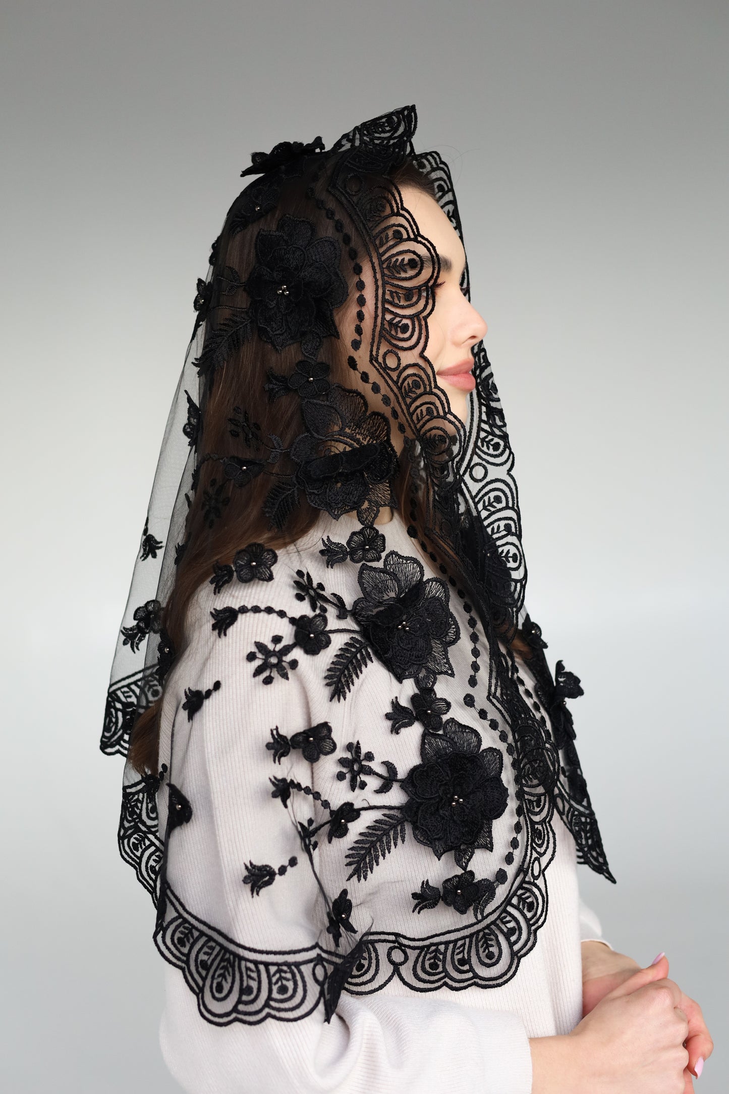 3D FLORAL BLACK MANTILLA