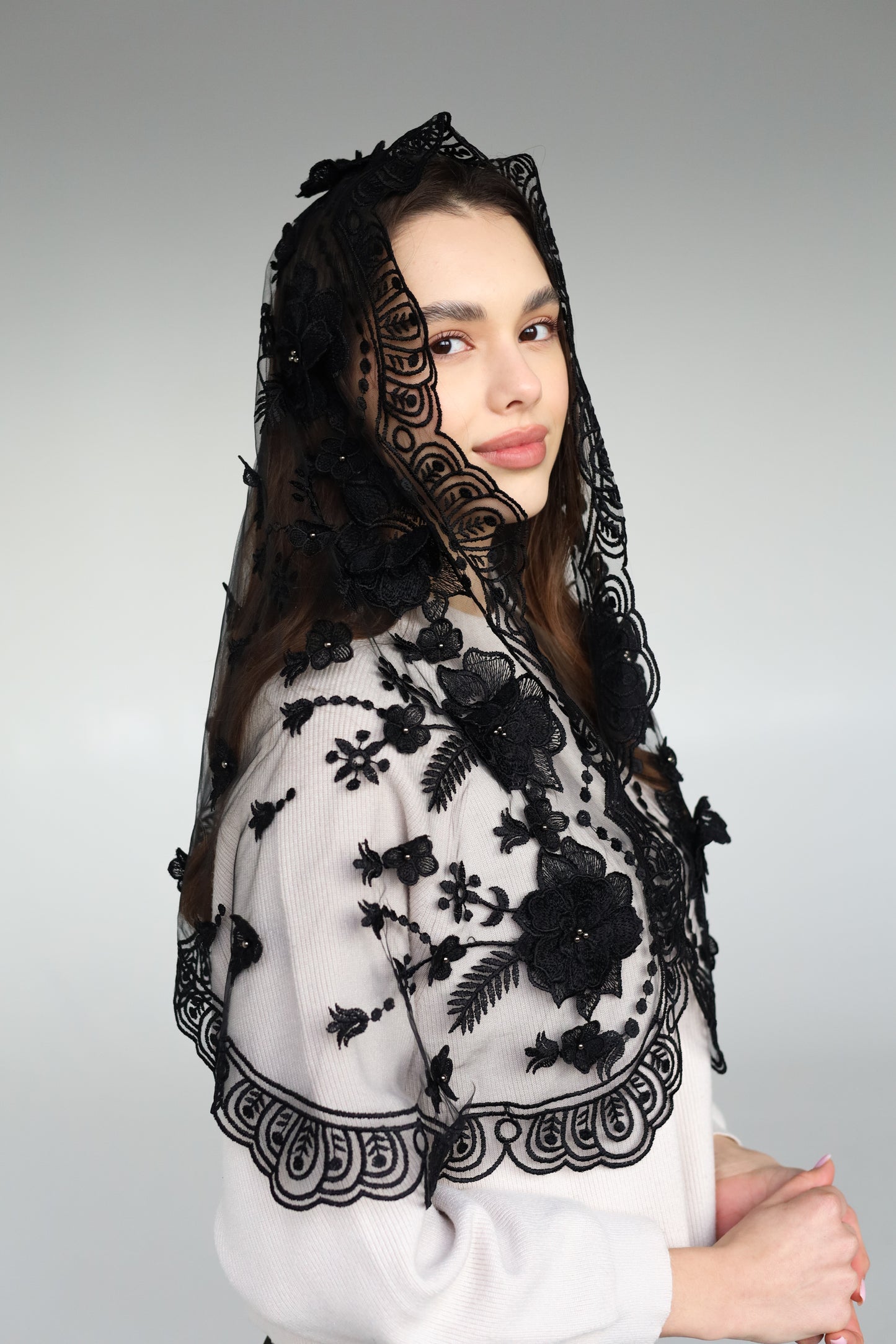 3D FLORAL BLACK MANTILLA