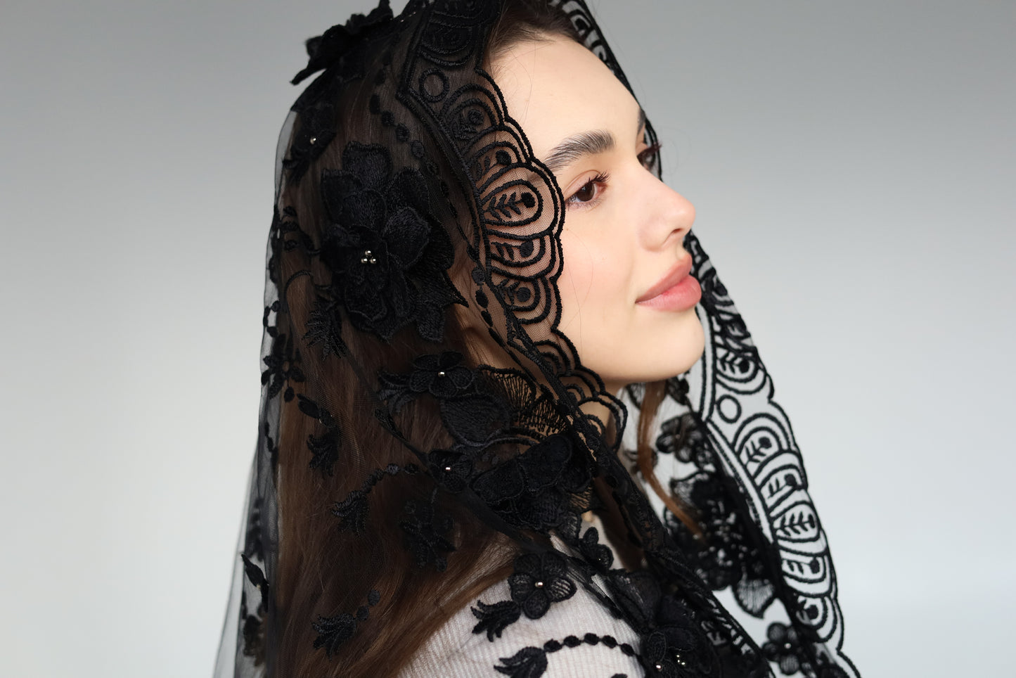 3D FLORAL BLACK MANTILLA