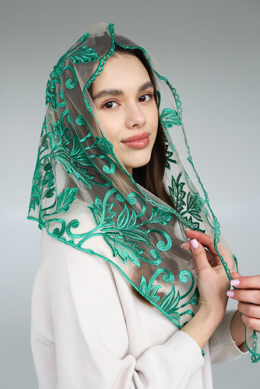 LONG TRIANGLE GREEN VEIL - MariaVeils