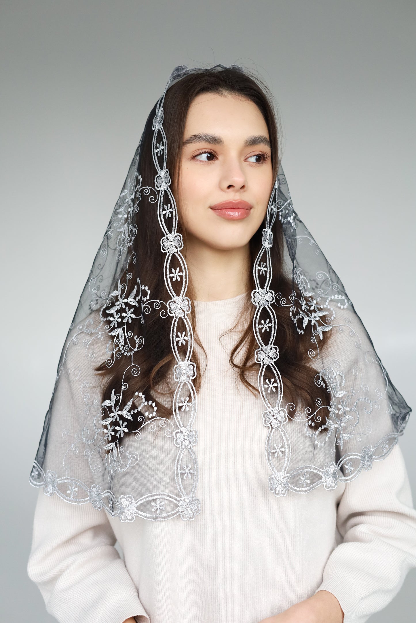 LONG GREY MANTILLA - MariaVeils