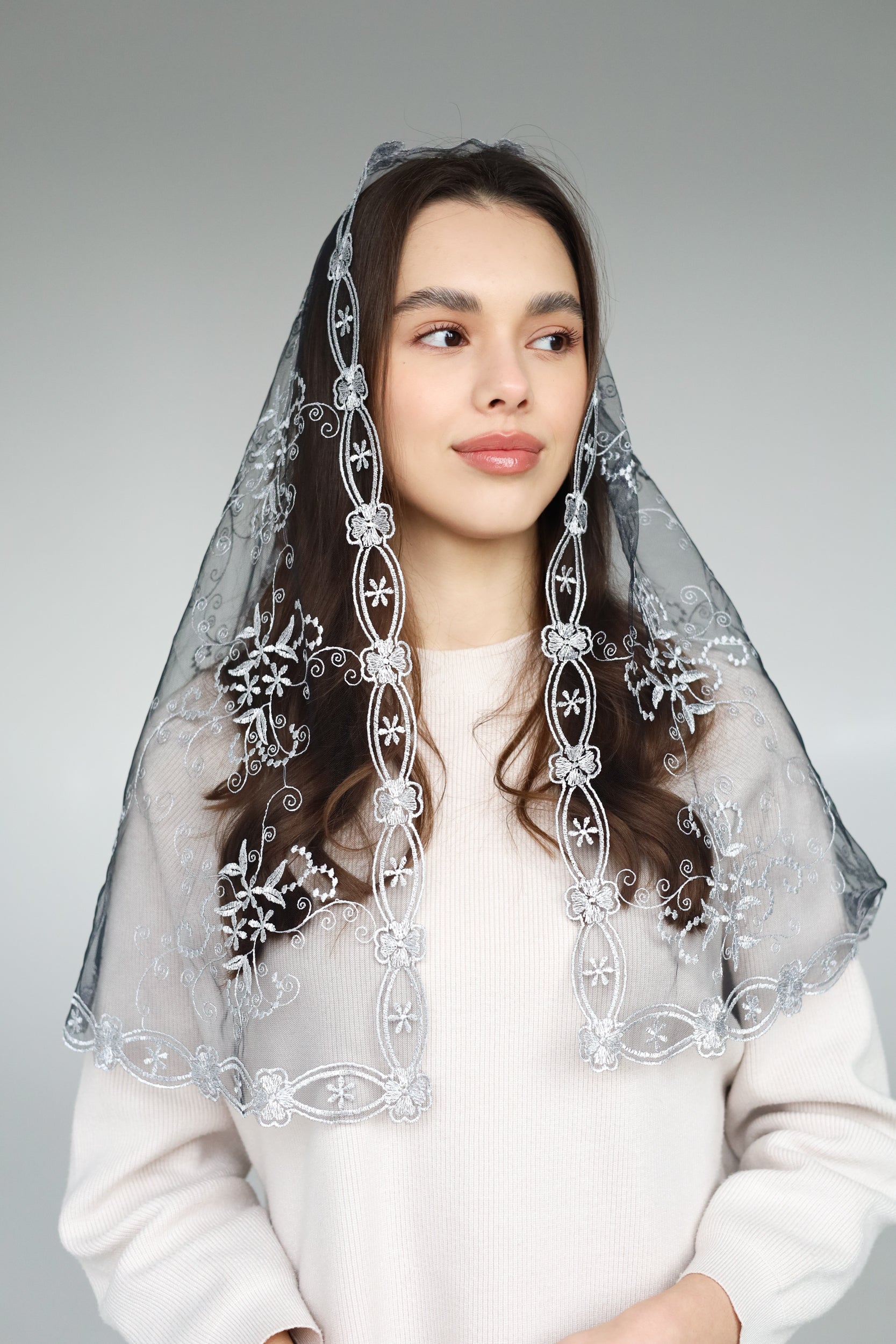 LONG GREY MANTILLA - MariaVeils