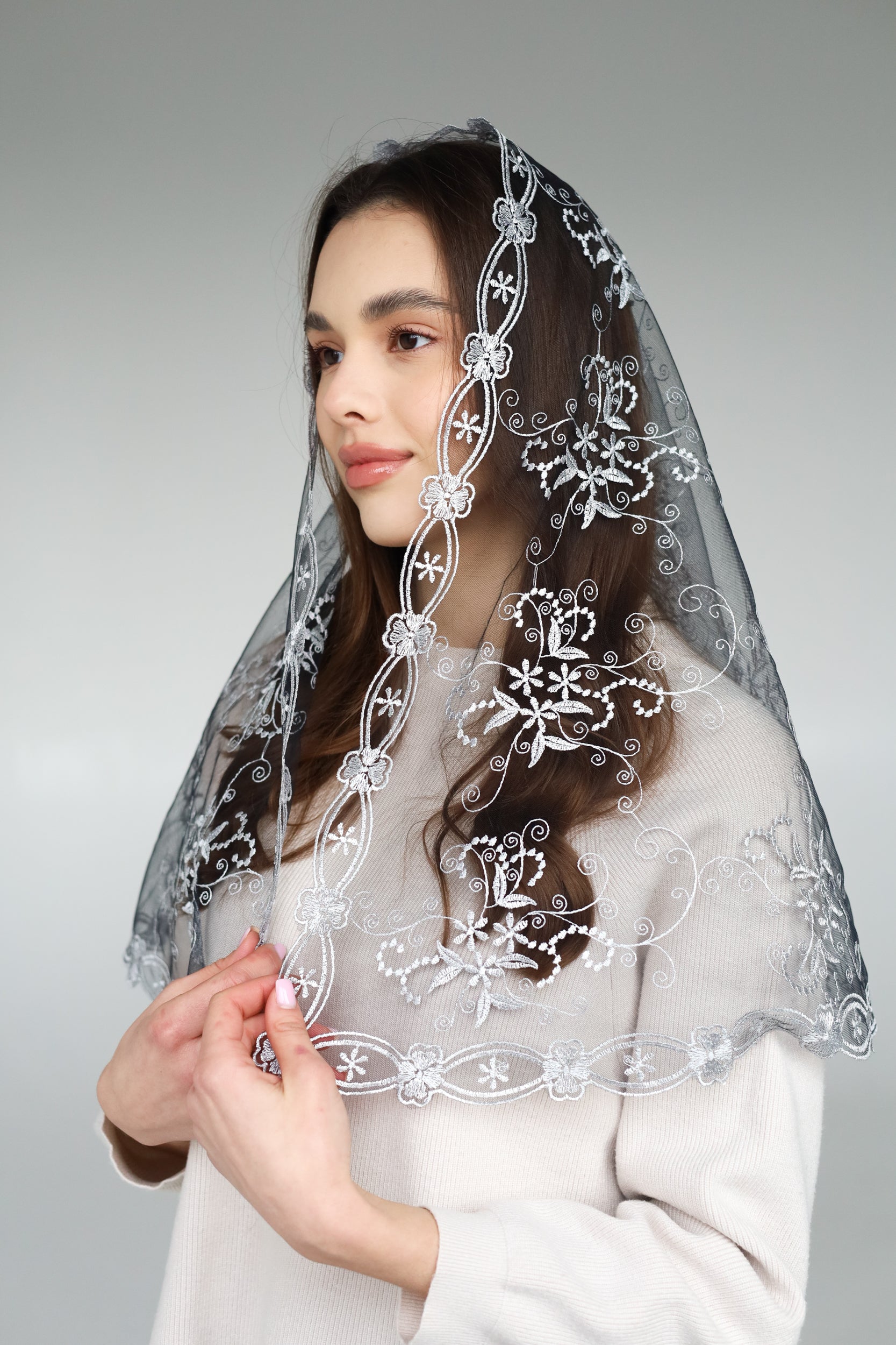 LONG GREY MANTILLA - MariaVeils