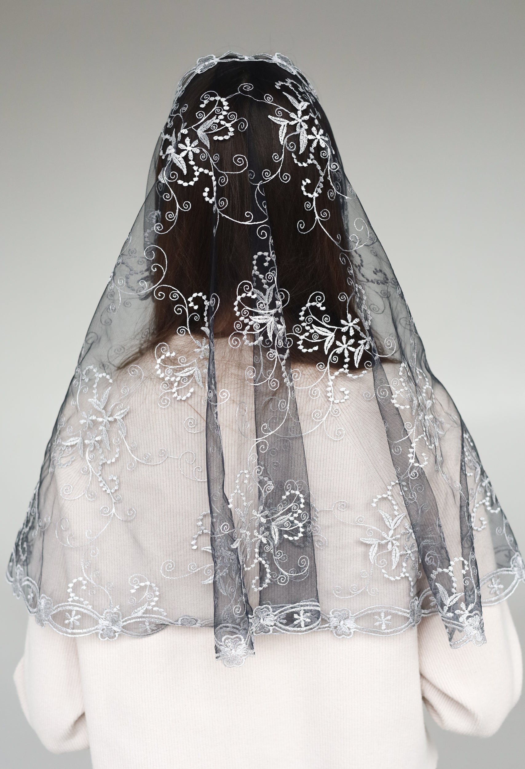 LONG GREY MANTILLA - MariaVeils