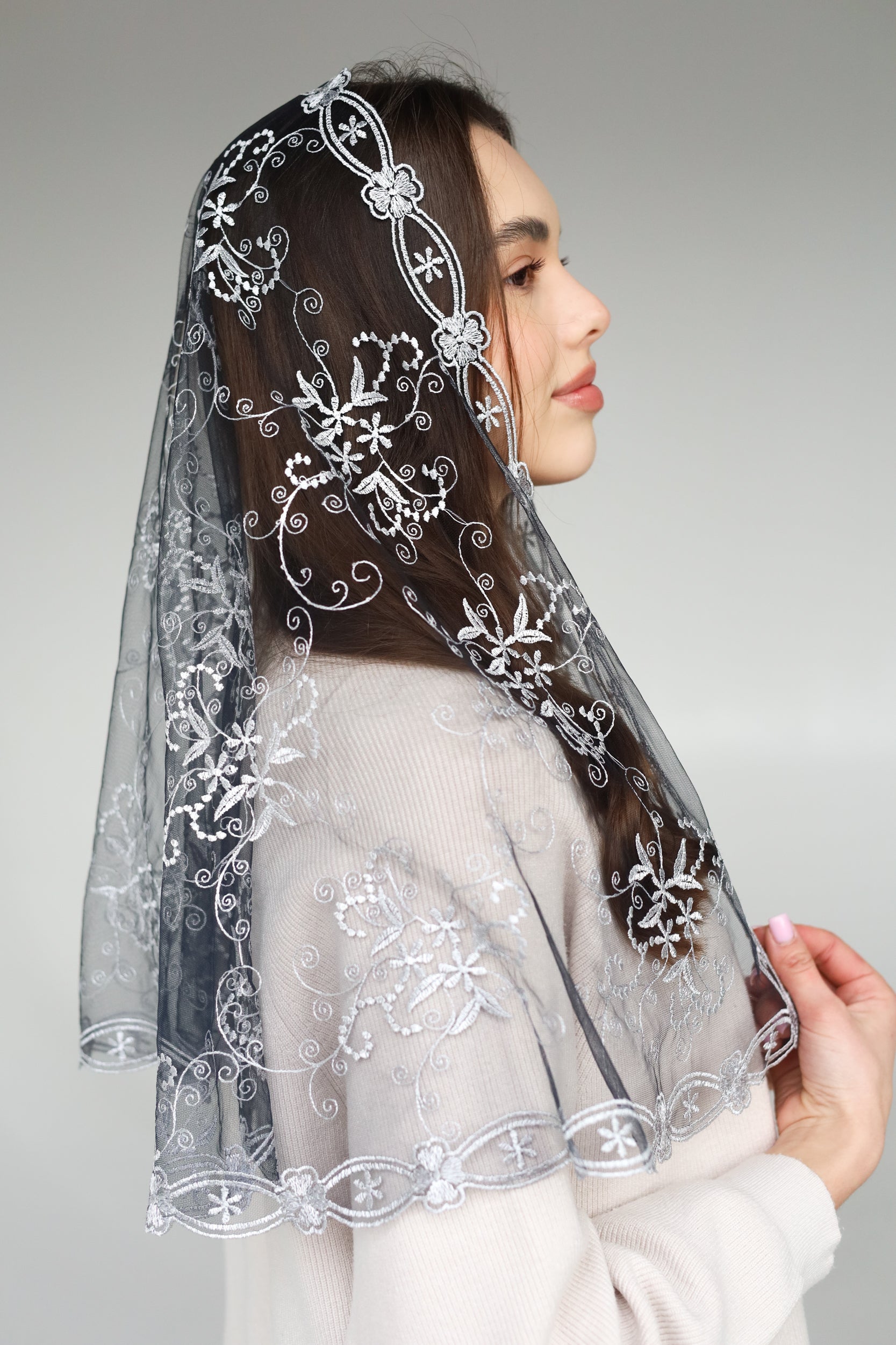 LONG GREY MANTILLA - MariaVeils