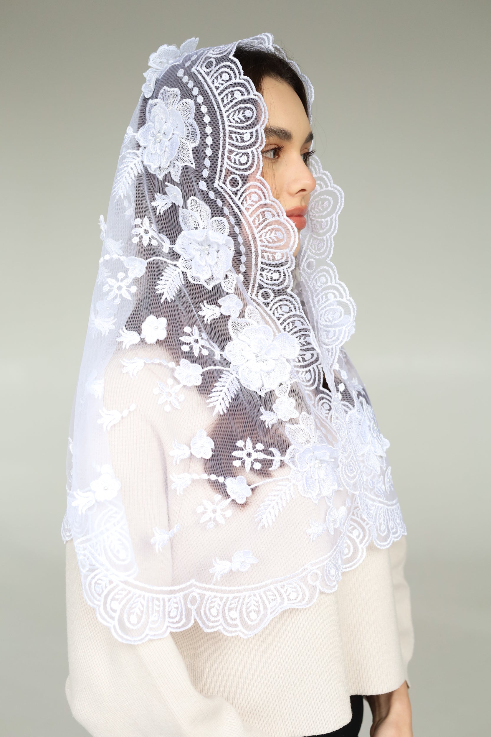 3D FLORAL MANTILLA - MariaVeils
