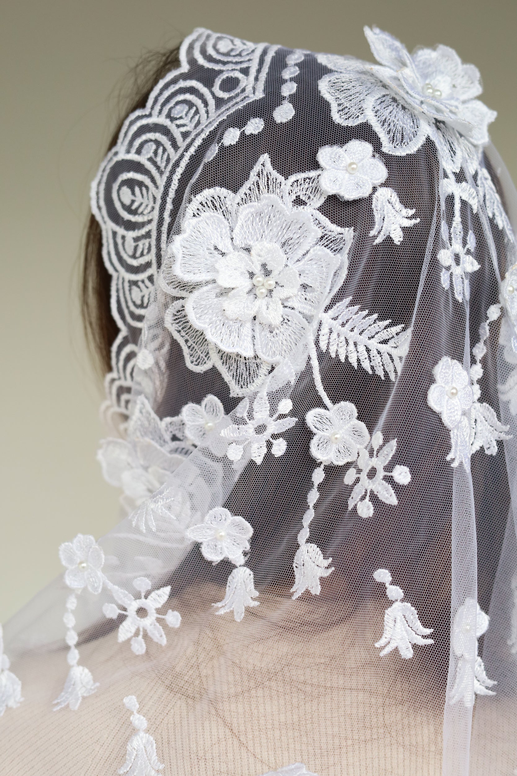 3D FLORAL MANTILLA - MariaVeils
