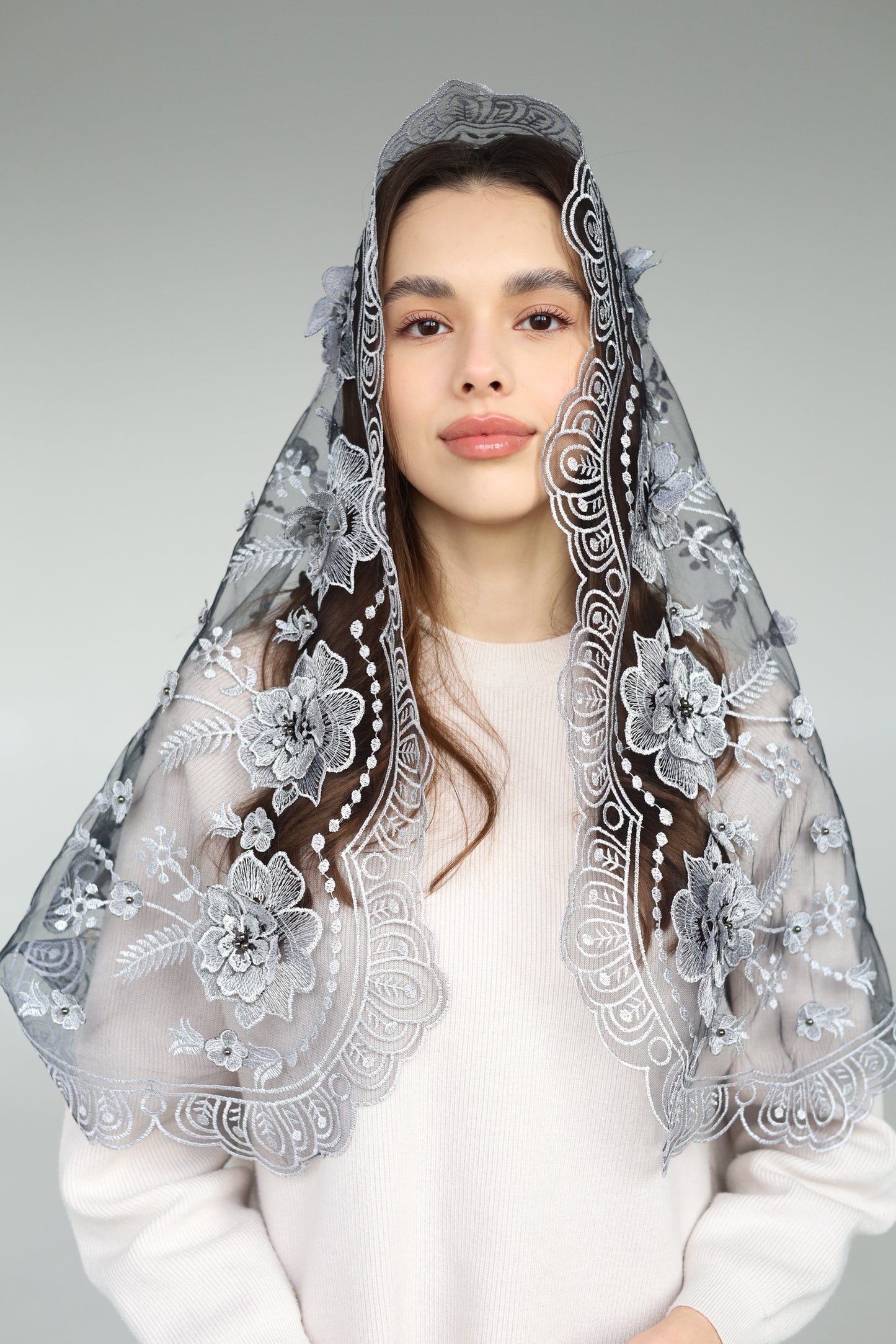 LONG GREY MANTILLA WITH 3D FLOWERS - MariaVeils