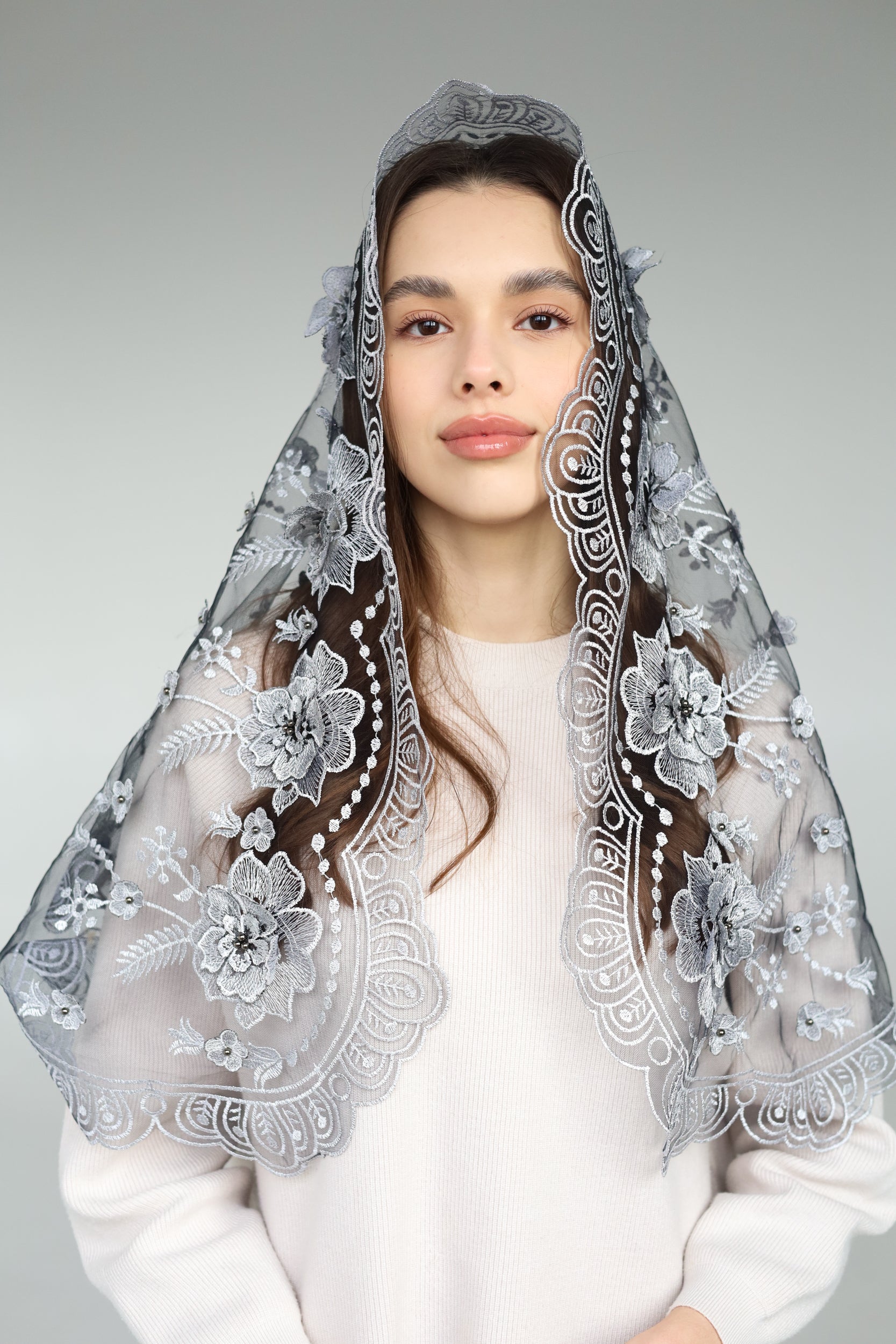 LONG GREY MANTILLA WITH 3D FLOWERS - MariaVeils