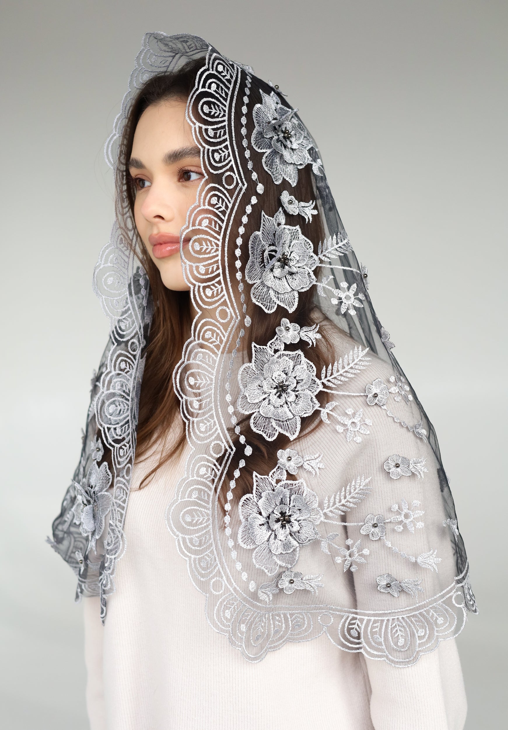 LONG GREY MANTILLA WITH 3D FLOWERS - MariaVeils