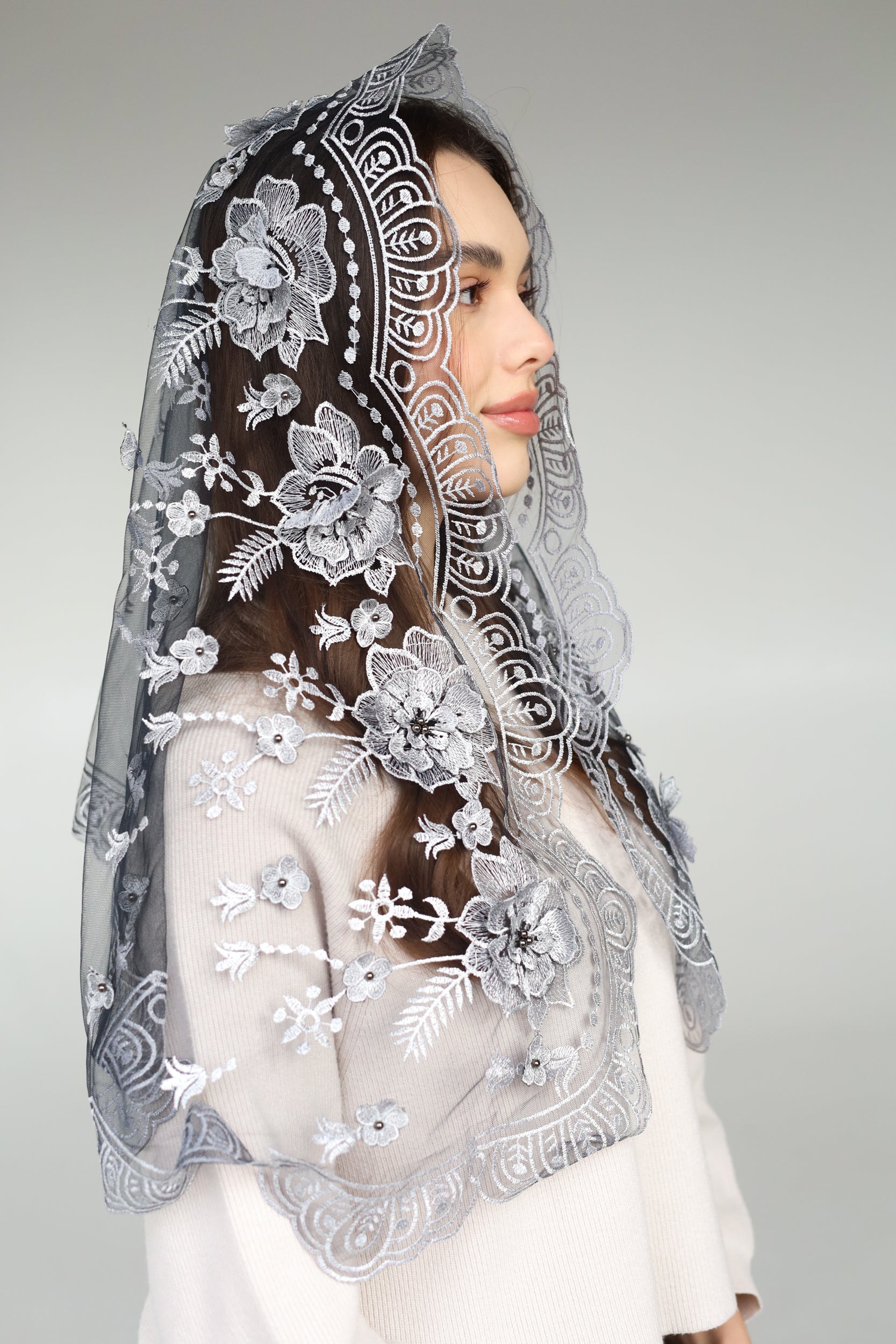 LONG GREY MANTILLA WITH 3D FLOWERS - MariaVeils