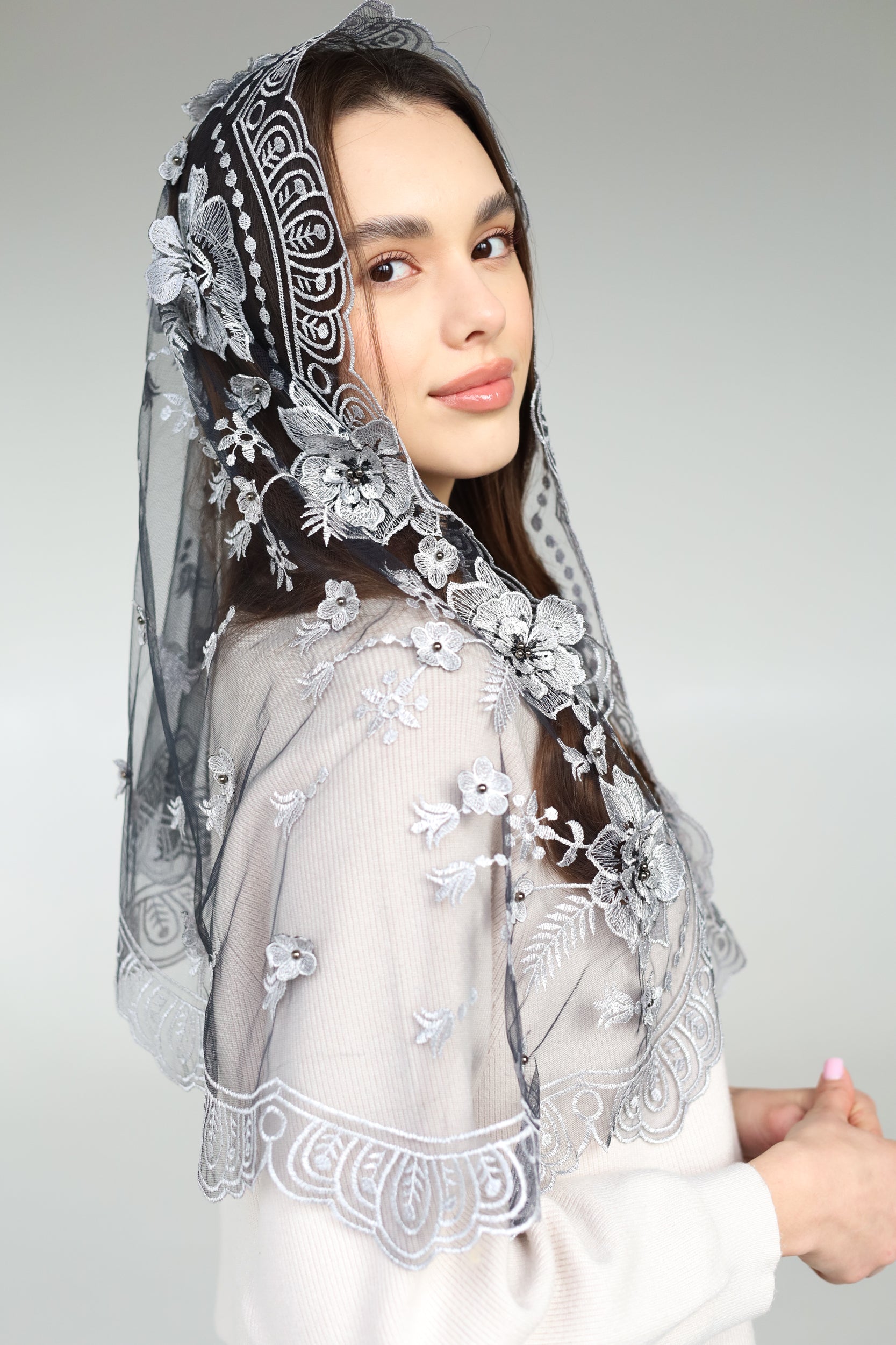 LONG GREY MANTILLA WITH 3D FLOWERS - MariaVeils