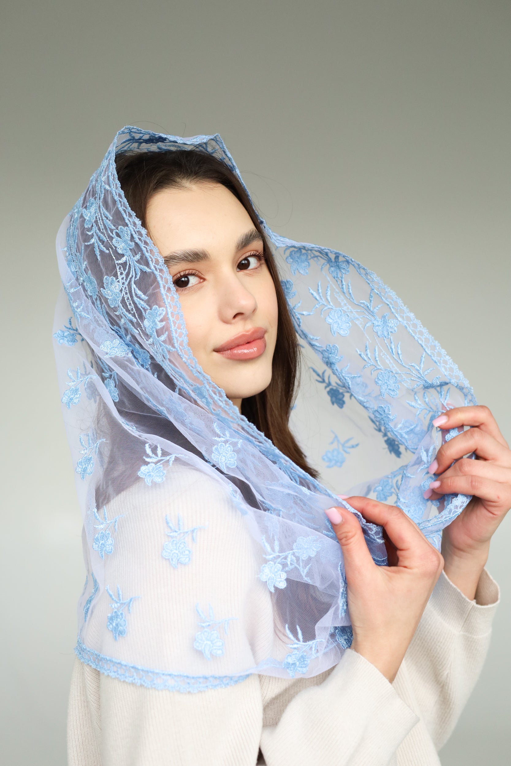 LIGHT BLUE INFINITY VEIL - MariaVeils