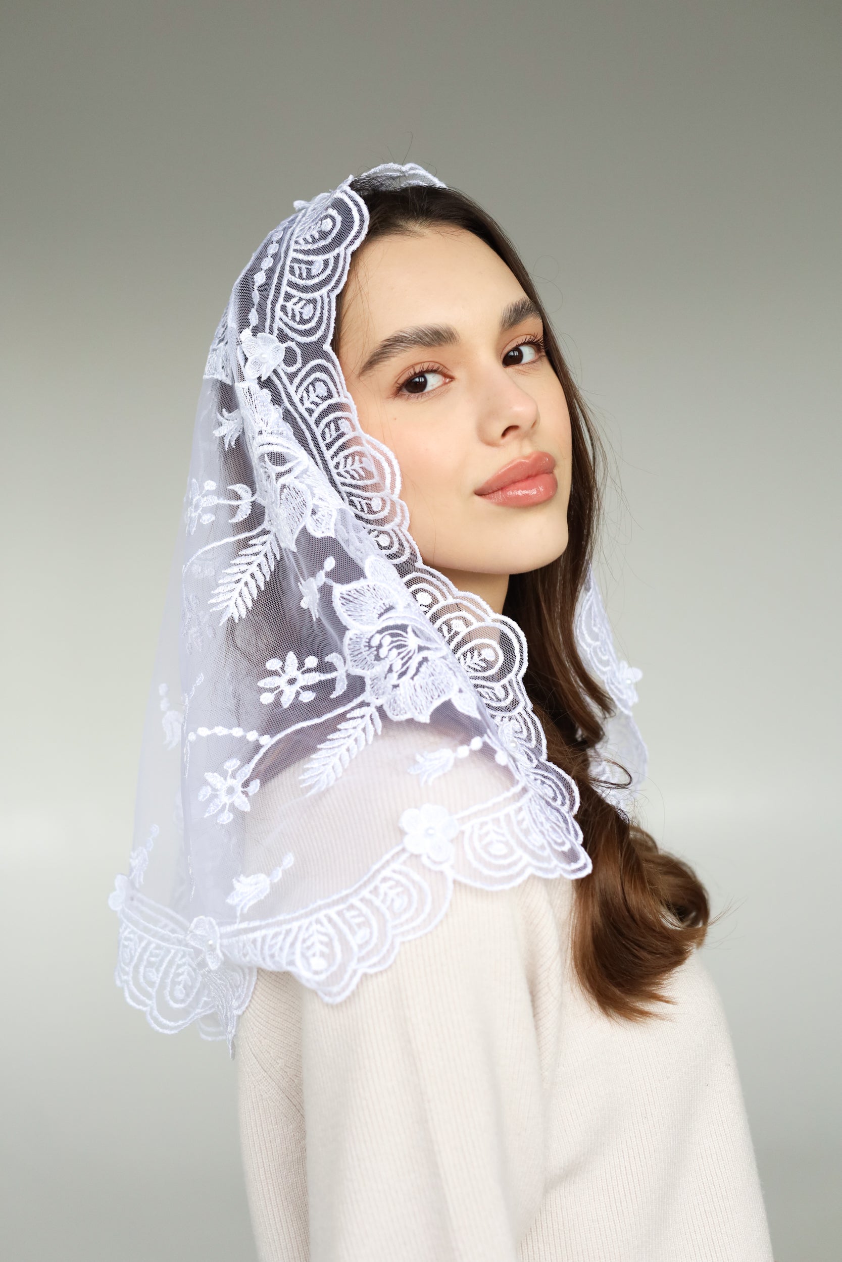 3D SHORT WHITE VEIL - MariaVeils