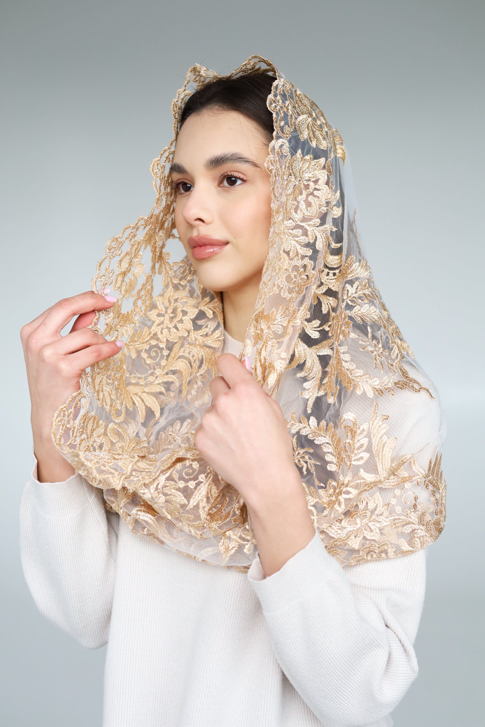 GOLD INFINITY MANTILLA - MariaVeils