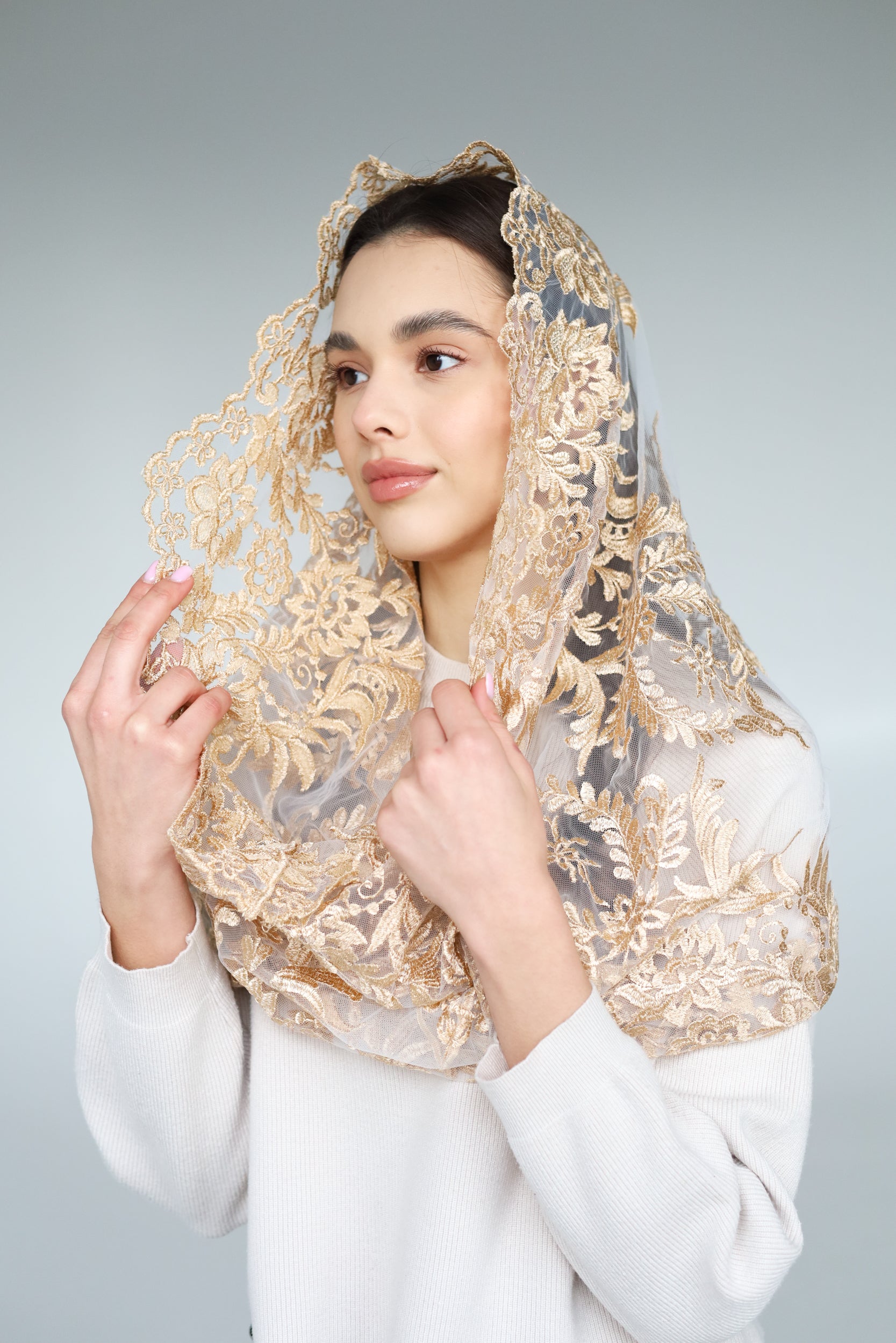 GOLD INFINITY MANTILLA - MariaVeils