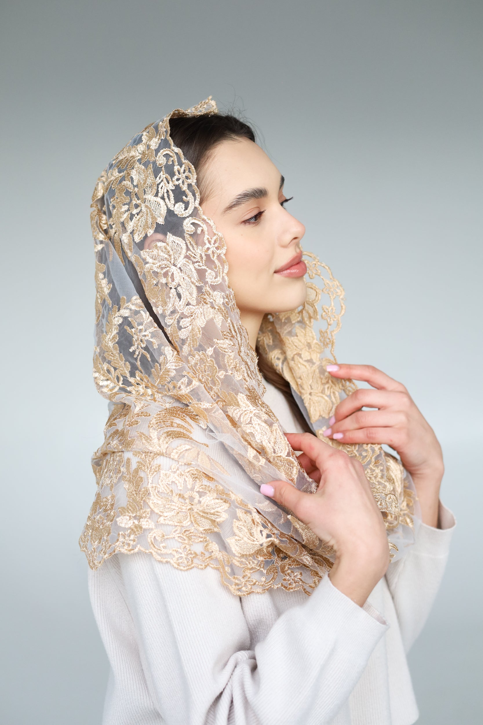 GOLD INFINITY MANTILLA - MariaVeils