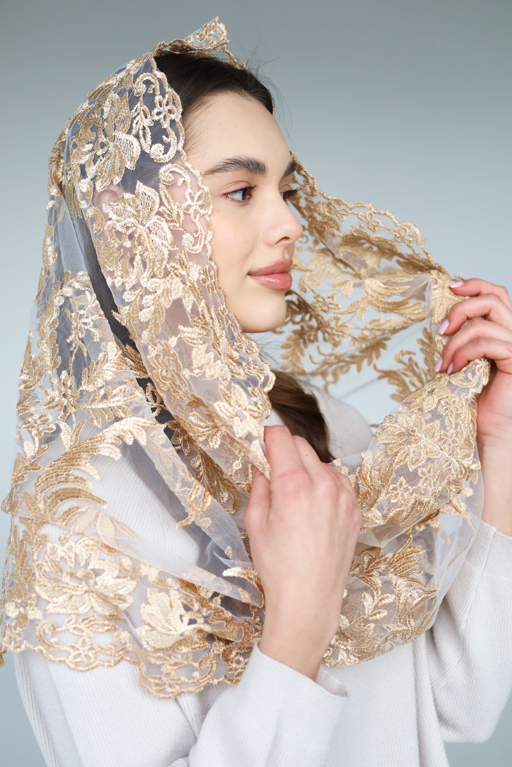 GOLD INFINITY MANTILLA - MariaVeils