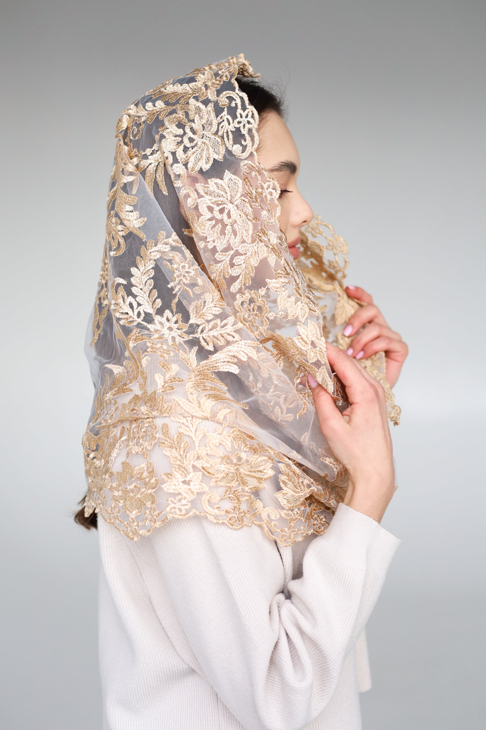 GOLD INFINITY MANTILLA - MariaVeils
