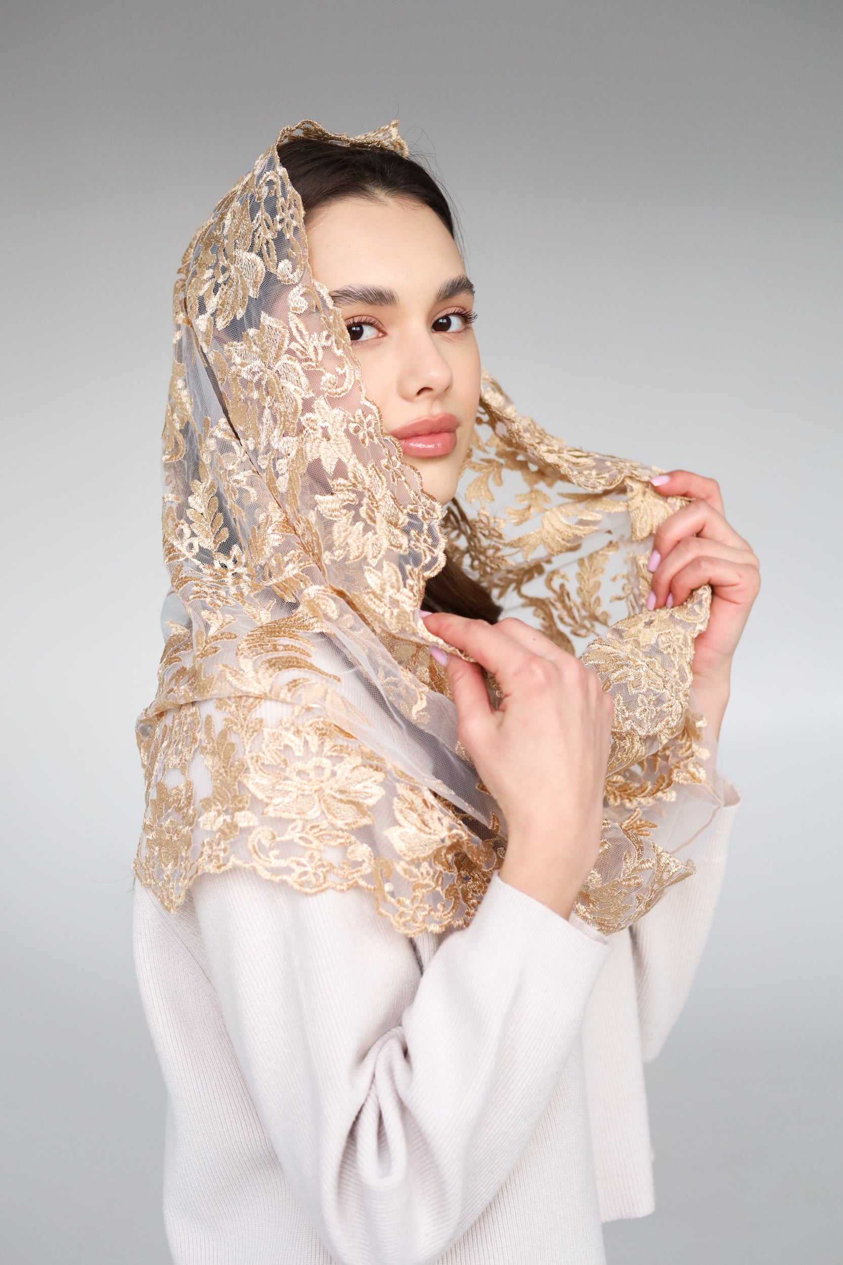 GOLD INFINITY MANTILLA - MariaVeils