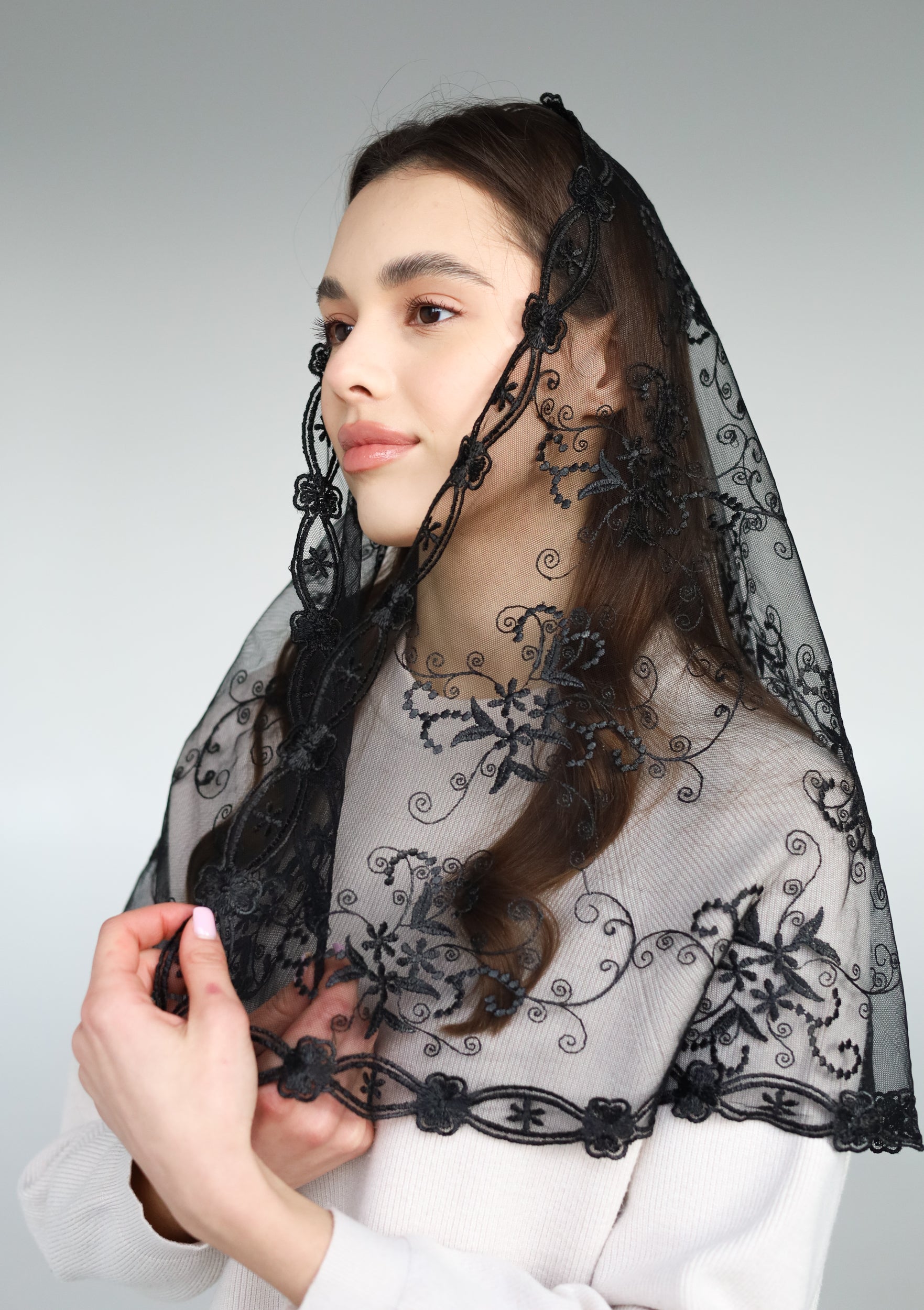 LONG BLACK MANTILLA - MariaVeils
