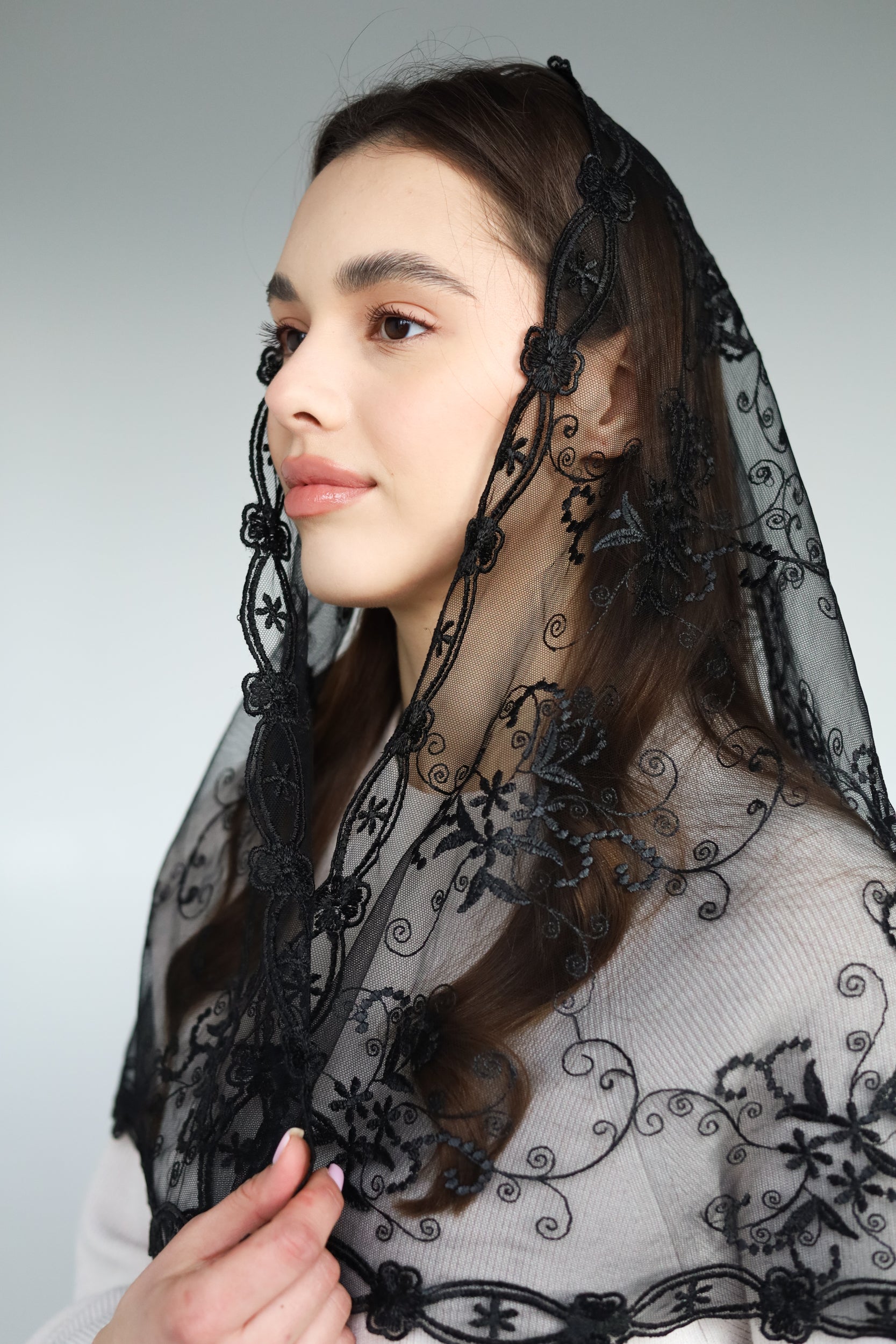 LONG BLACK MANTILLA - MariaVeils