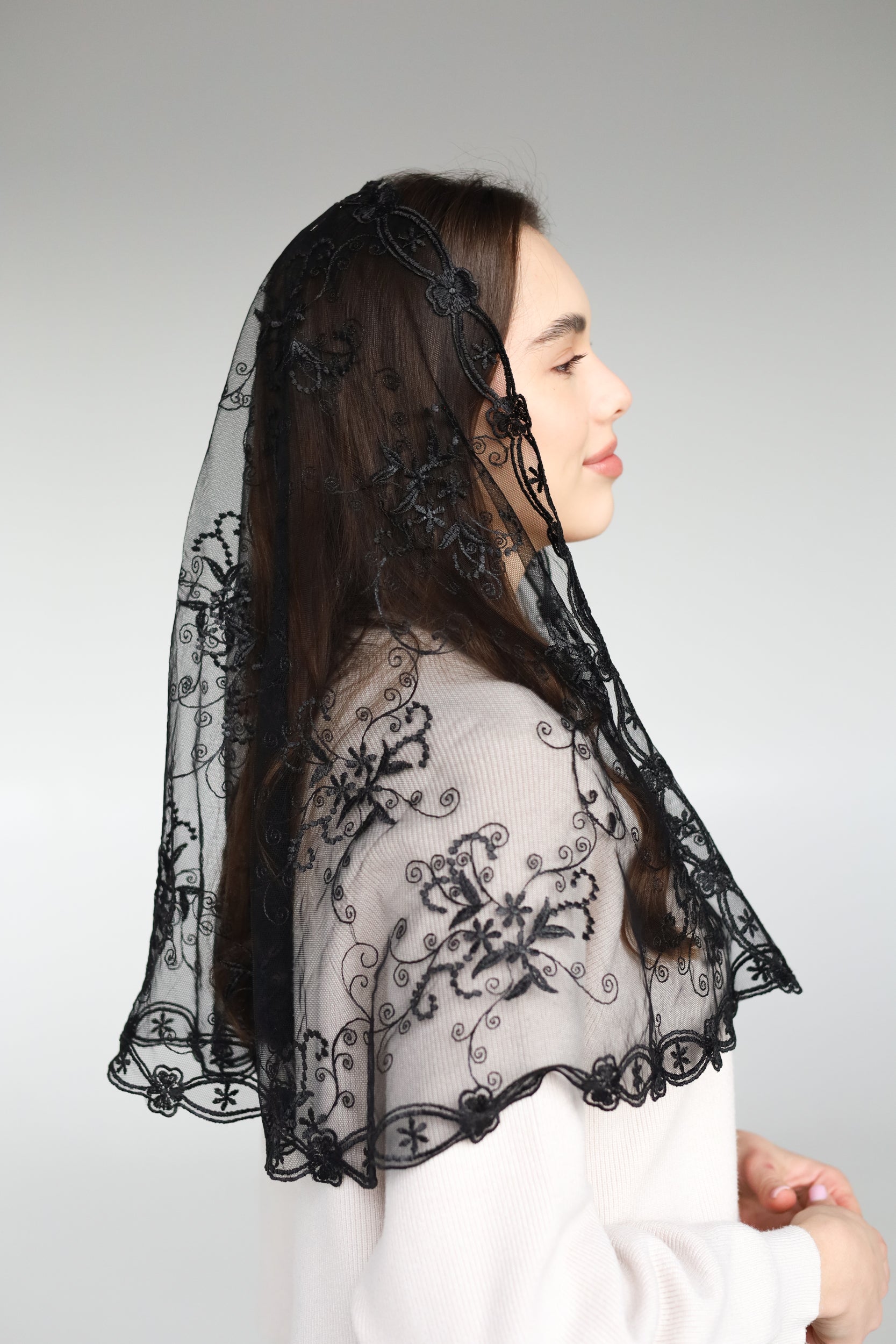 LONG BLACK MANTILLA - MariaVeils